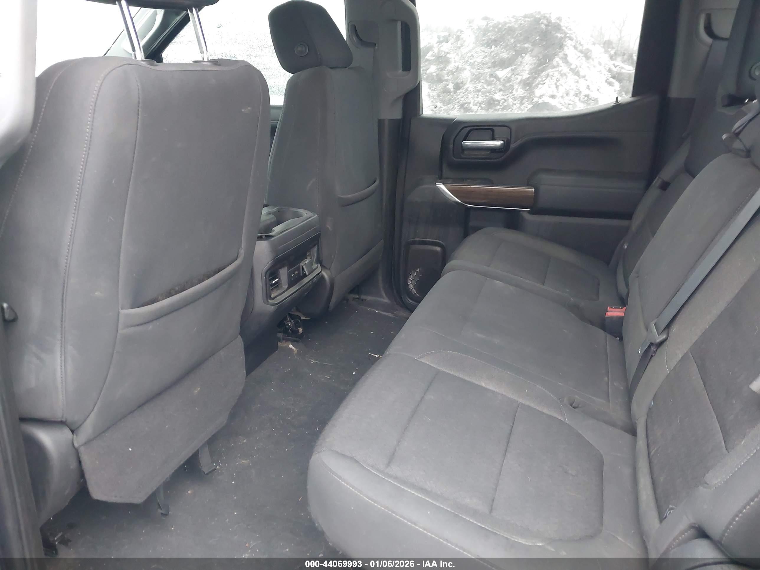 CHEVROLET SILVERADO image 8