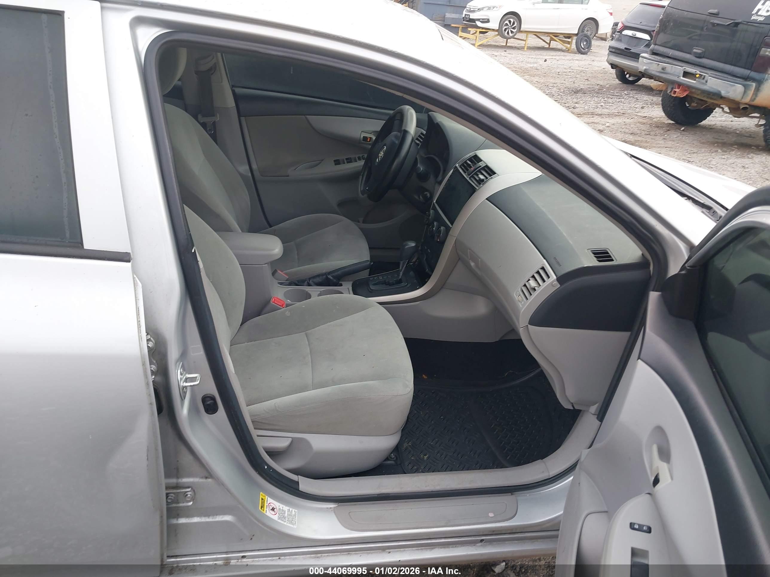 TOYOTA COROLLA image 5