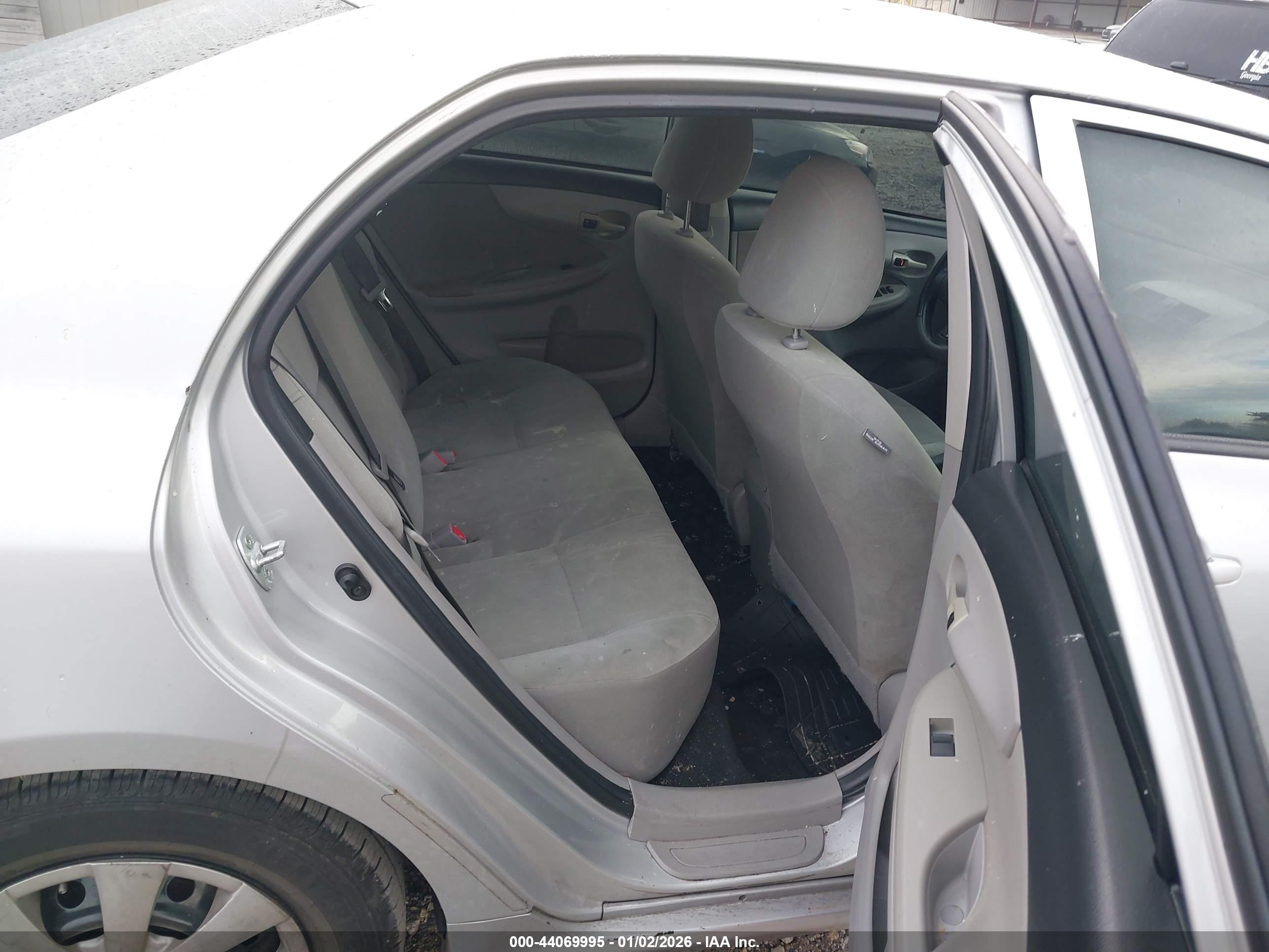 TOYOTA COROLLA image 8