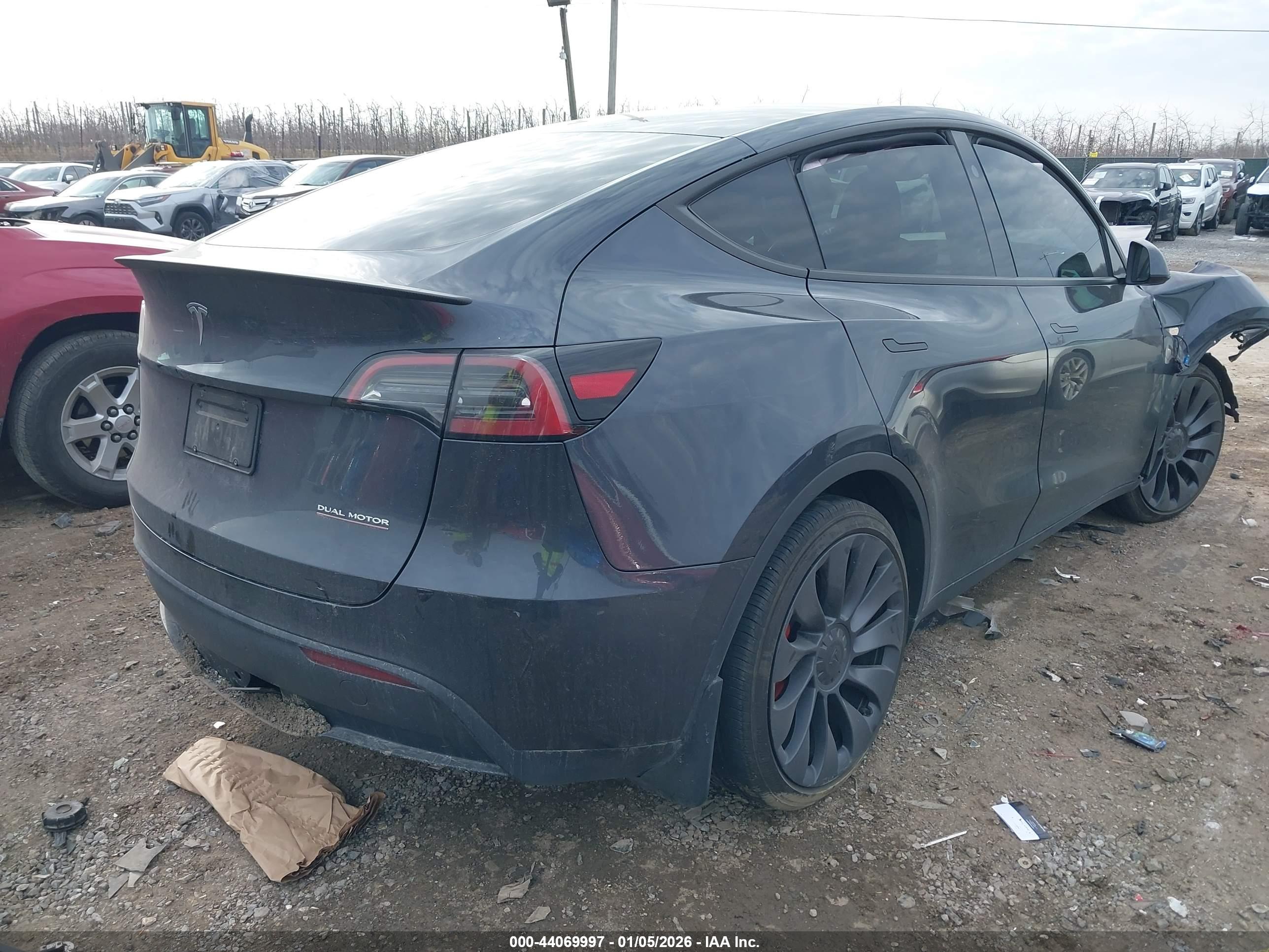 TESLA MODEL image 4