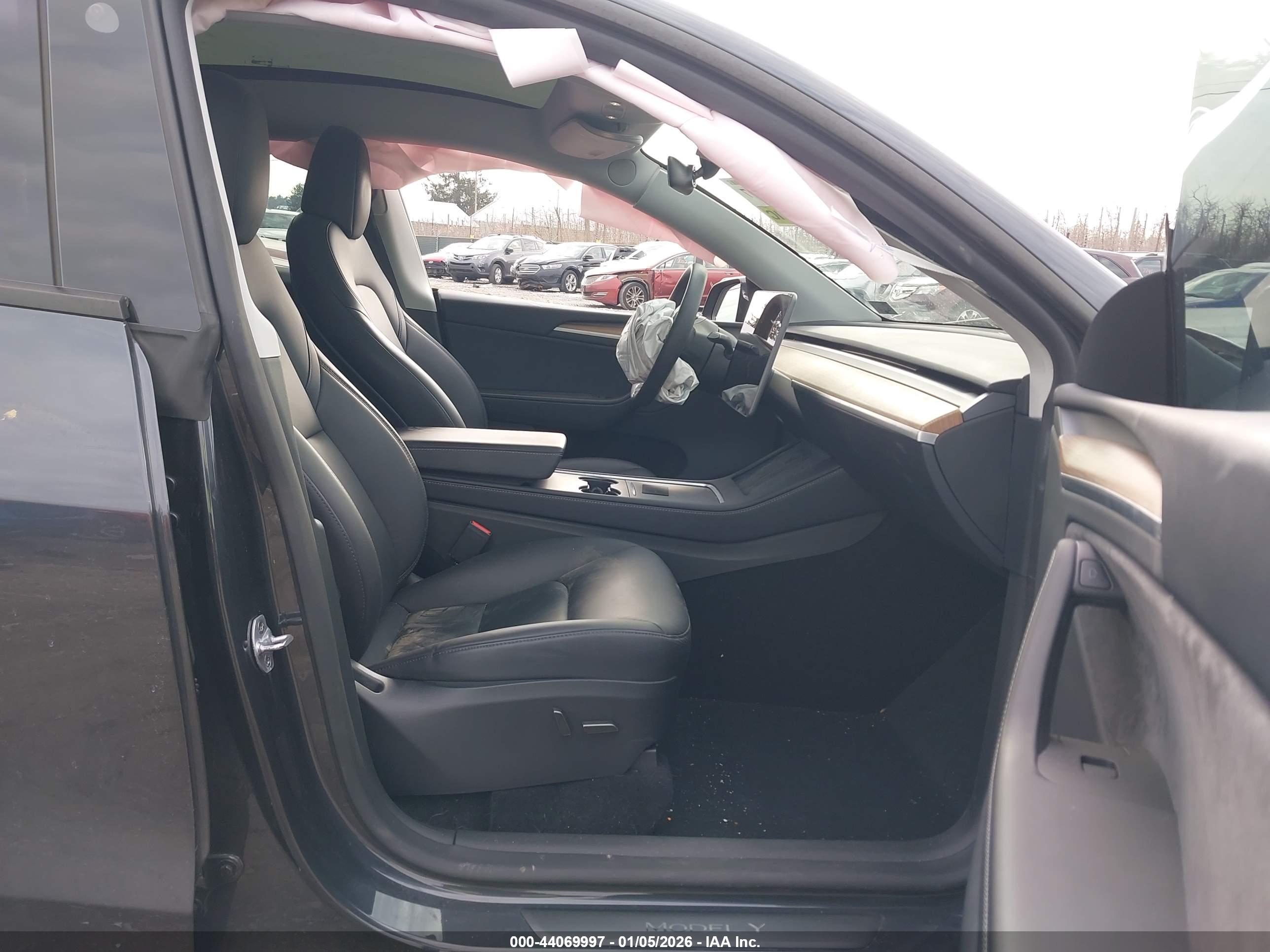 TESLA MODEL image 5