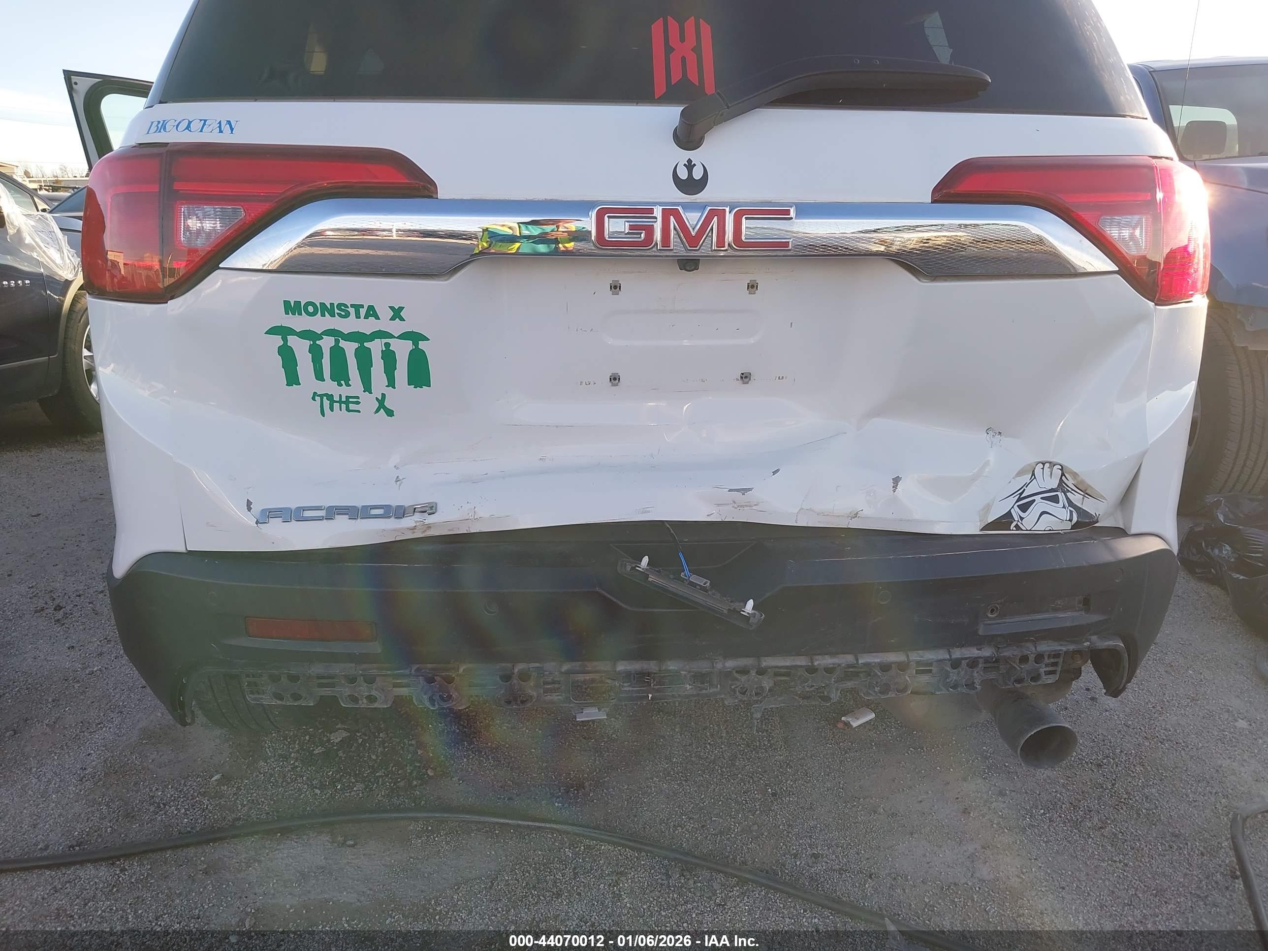 GMC ACADIA image 6