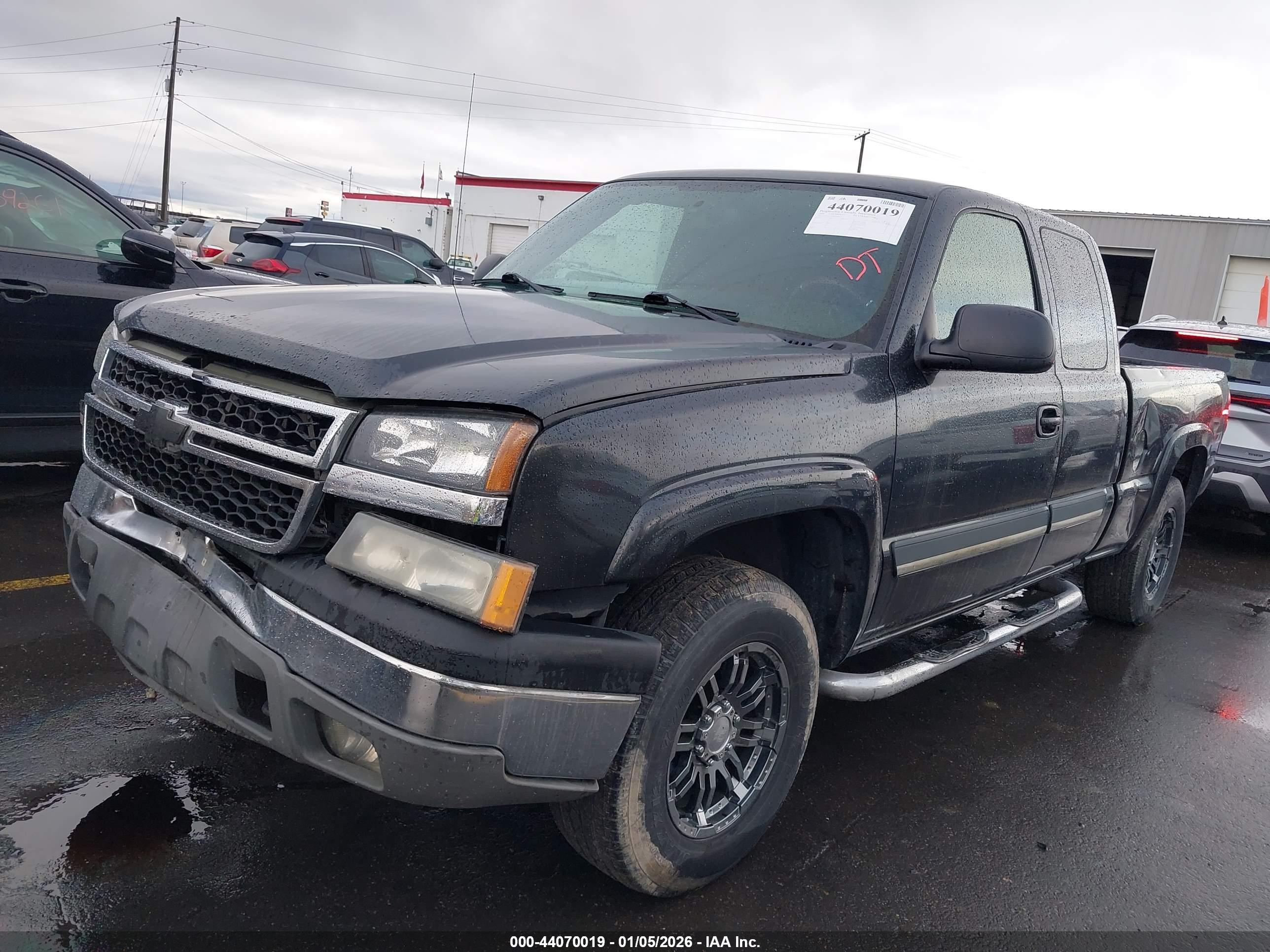CHEVROLET SILVERADO image 2
