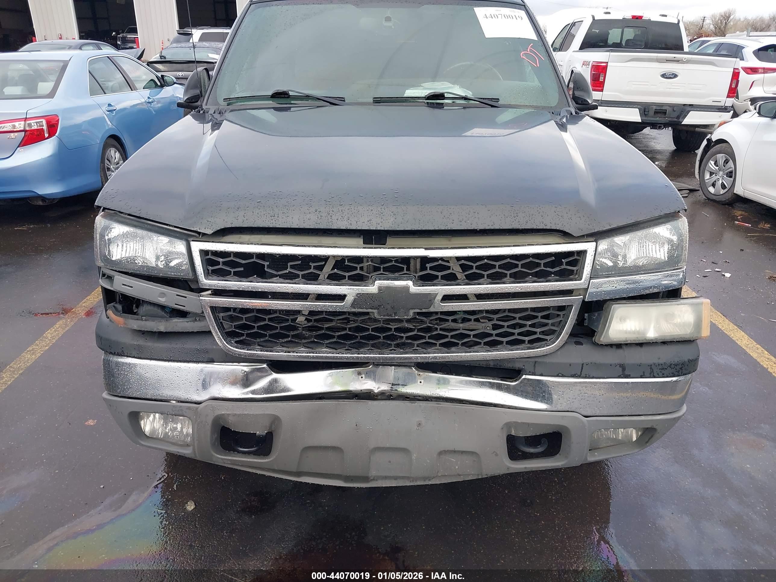 CHEVROLET SILVERADO image 6