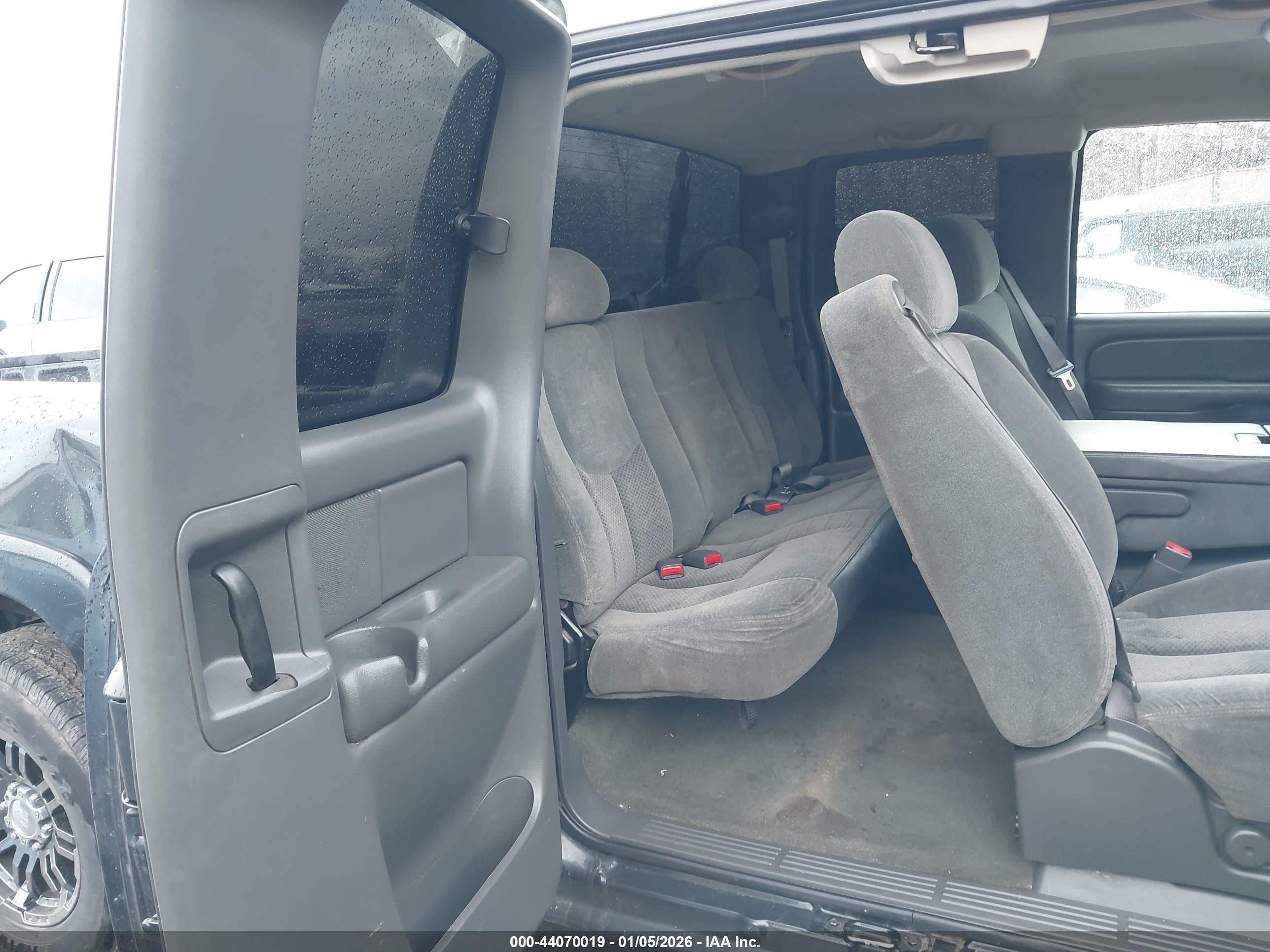 CHEVROLET SILVERADO image 8
