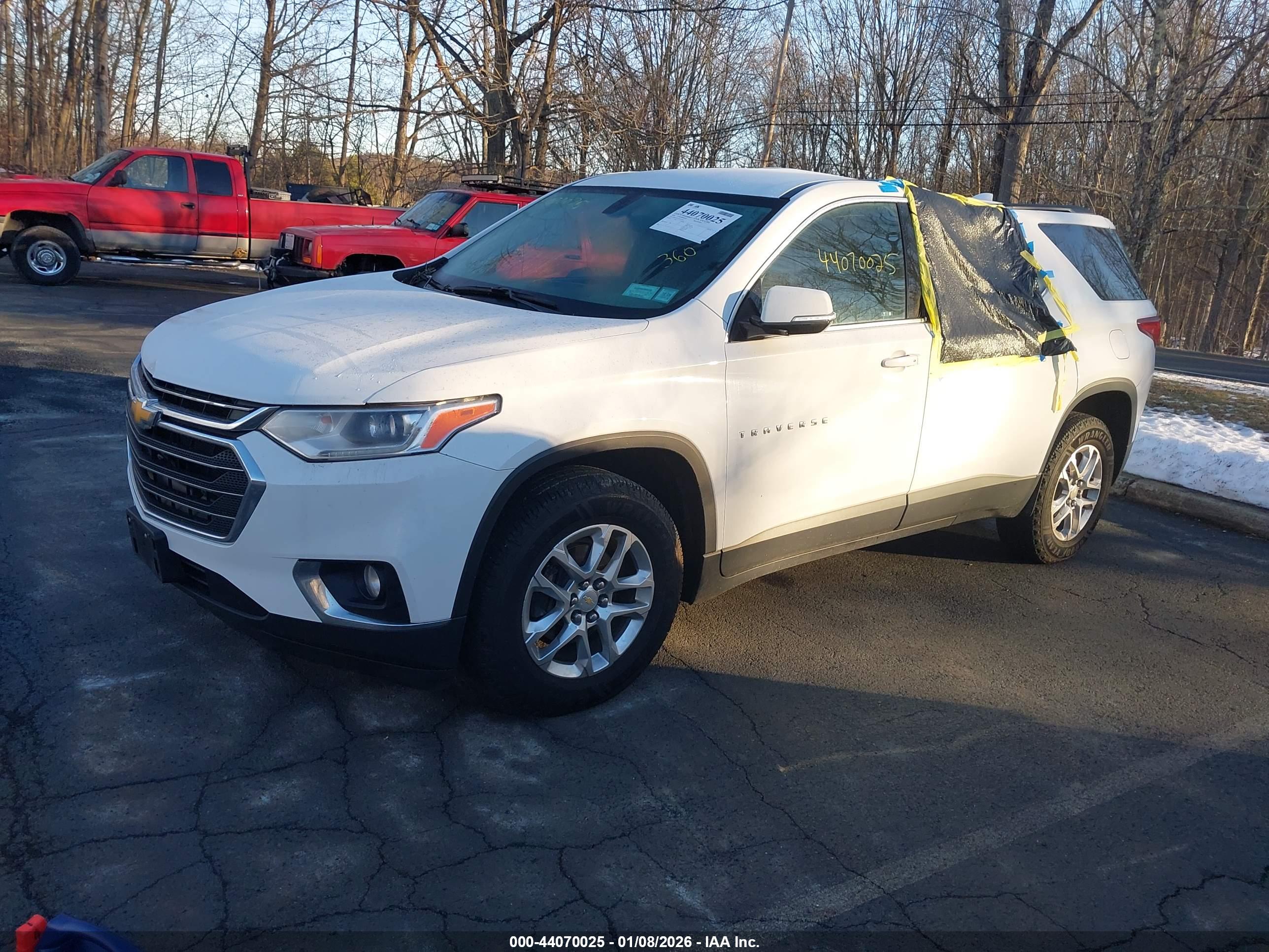CHEVROLET TRAVERSE image 2