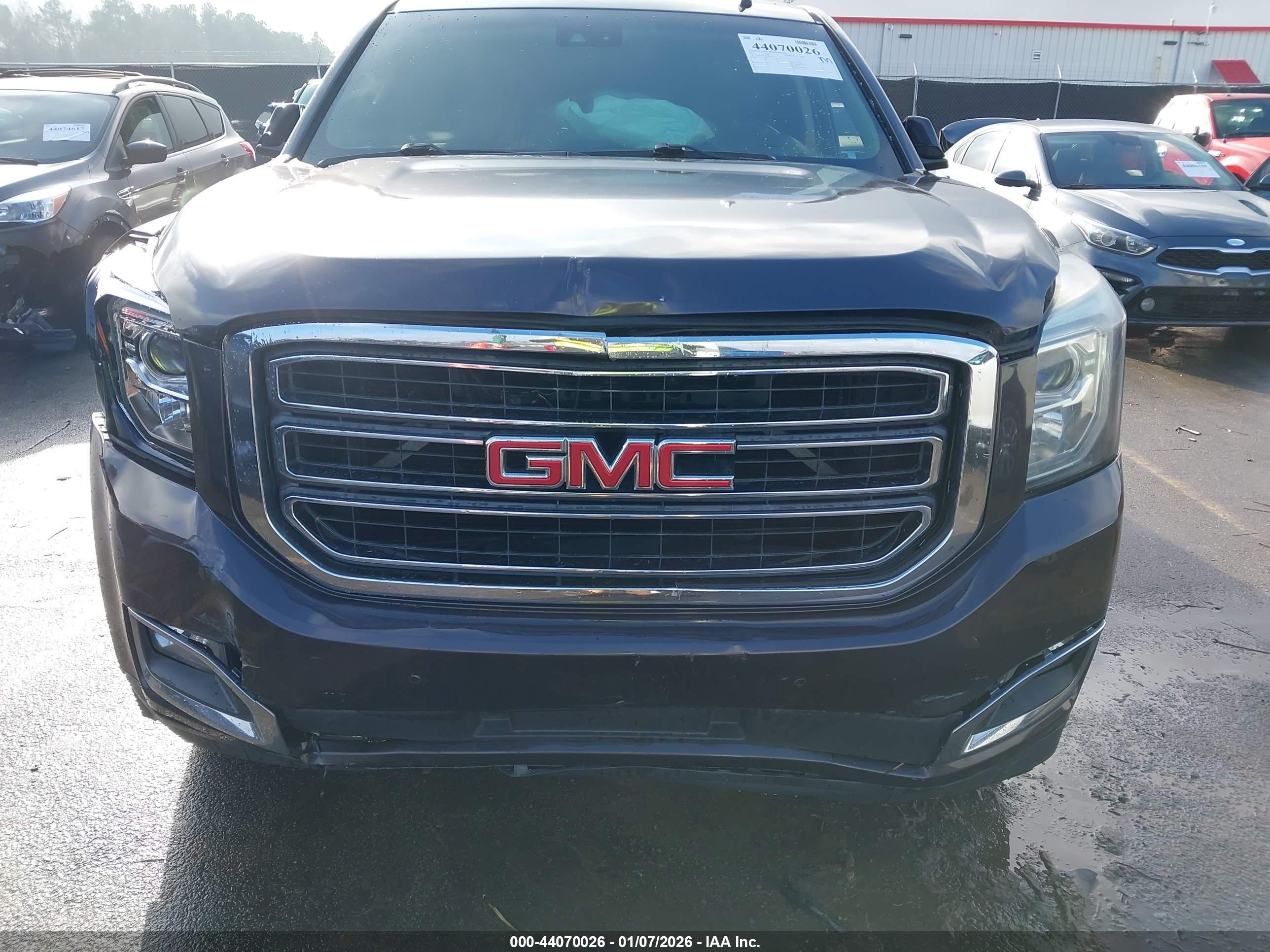 GMC YUKON image 6