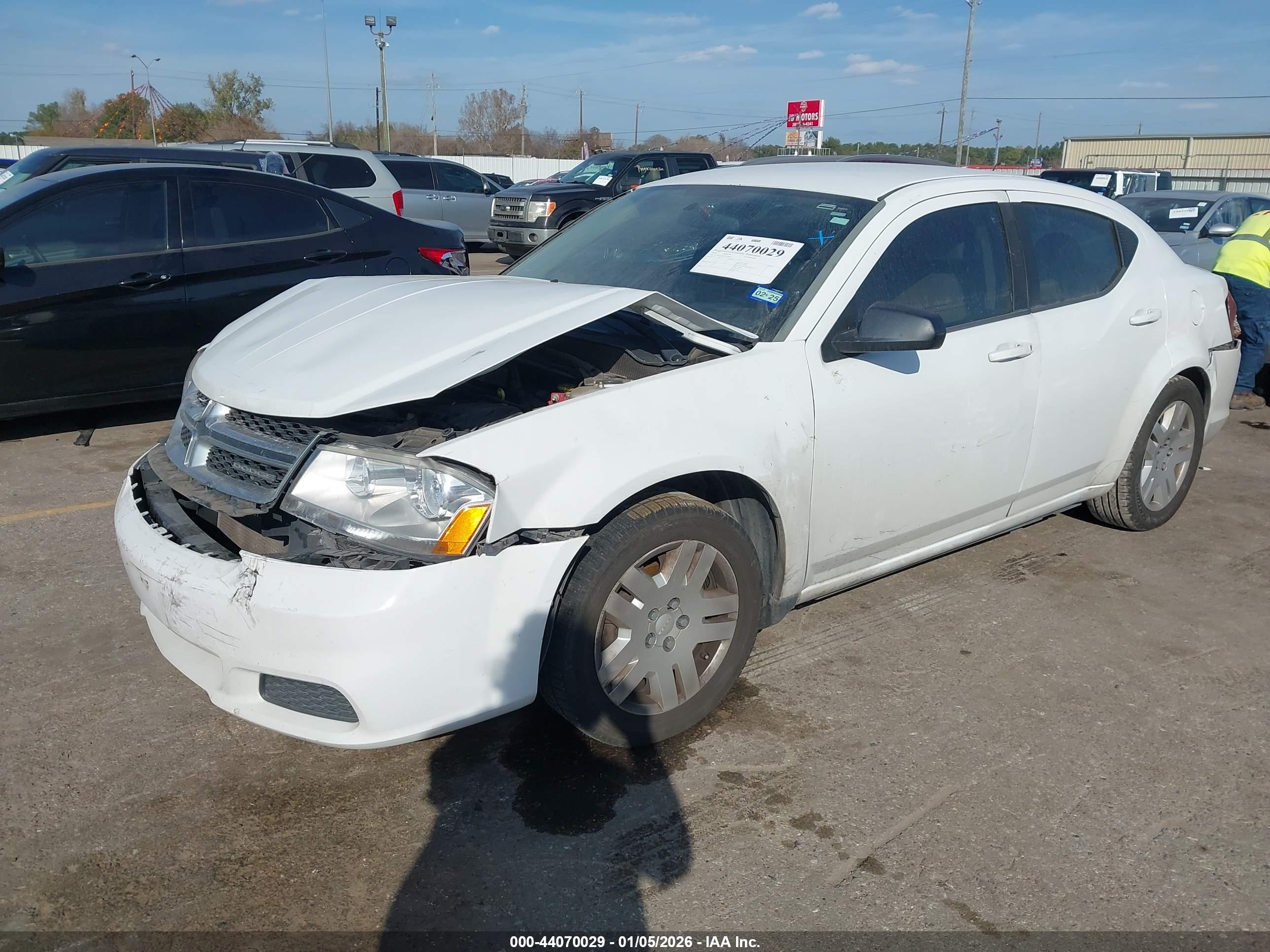 DODGE AVENGER image 2