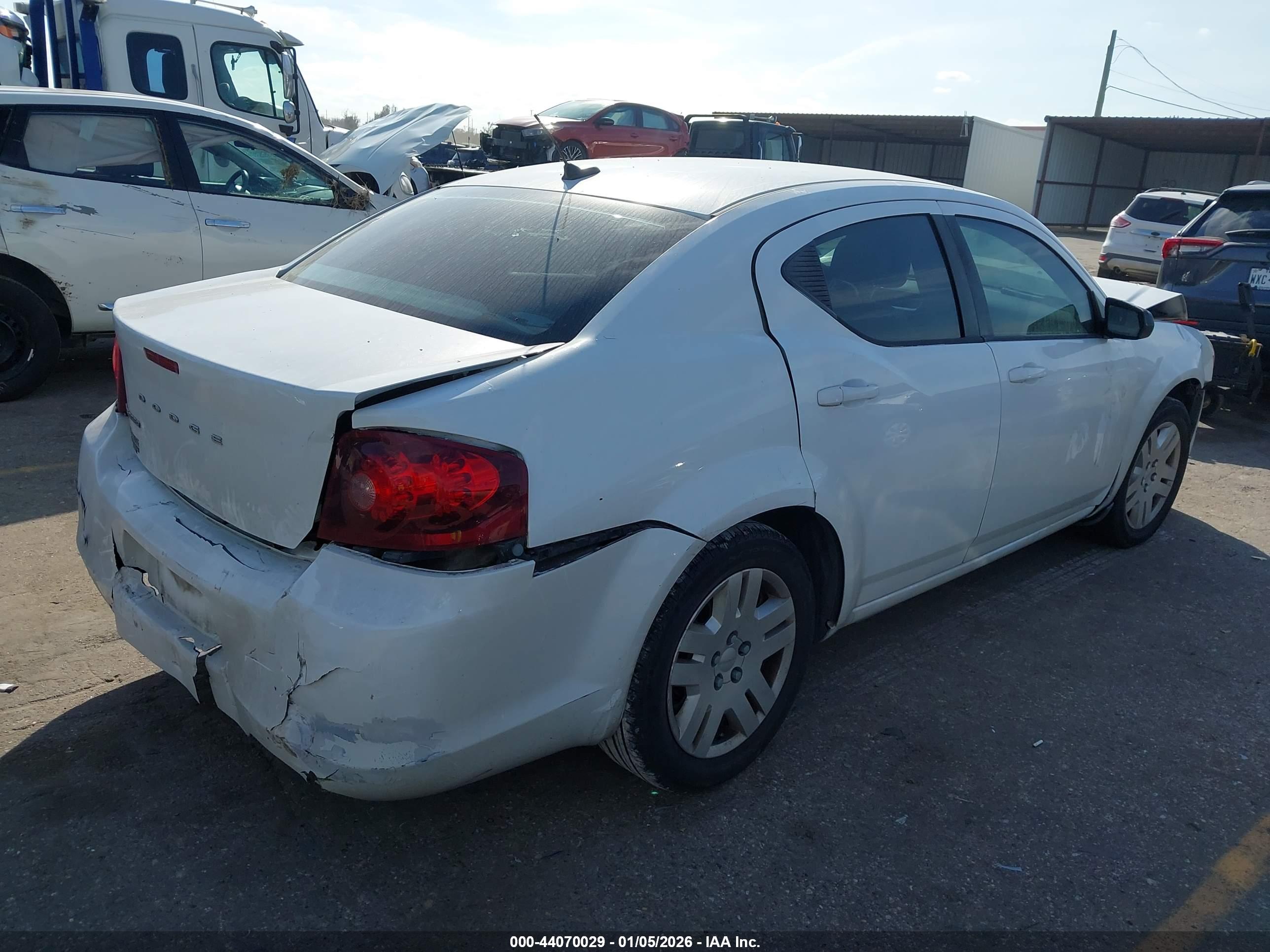 DODGE AVENGER image 4