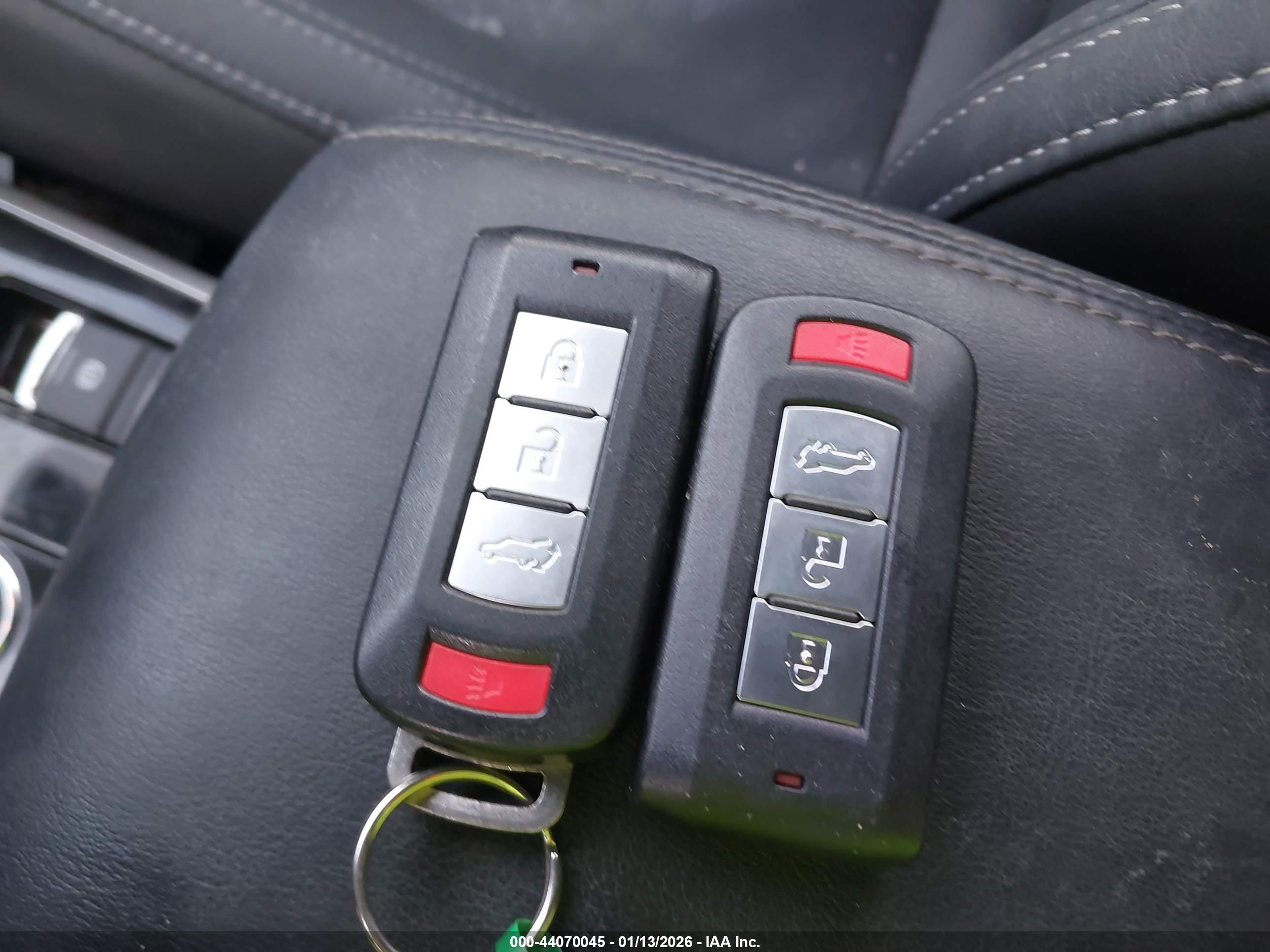 MITSUBISHI OUTLANDER image 11