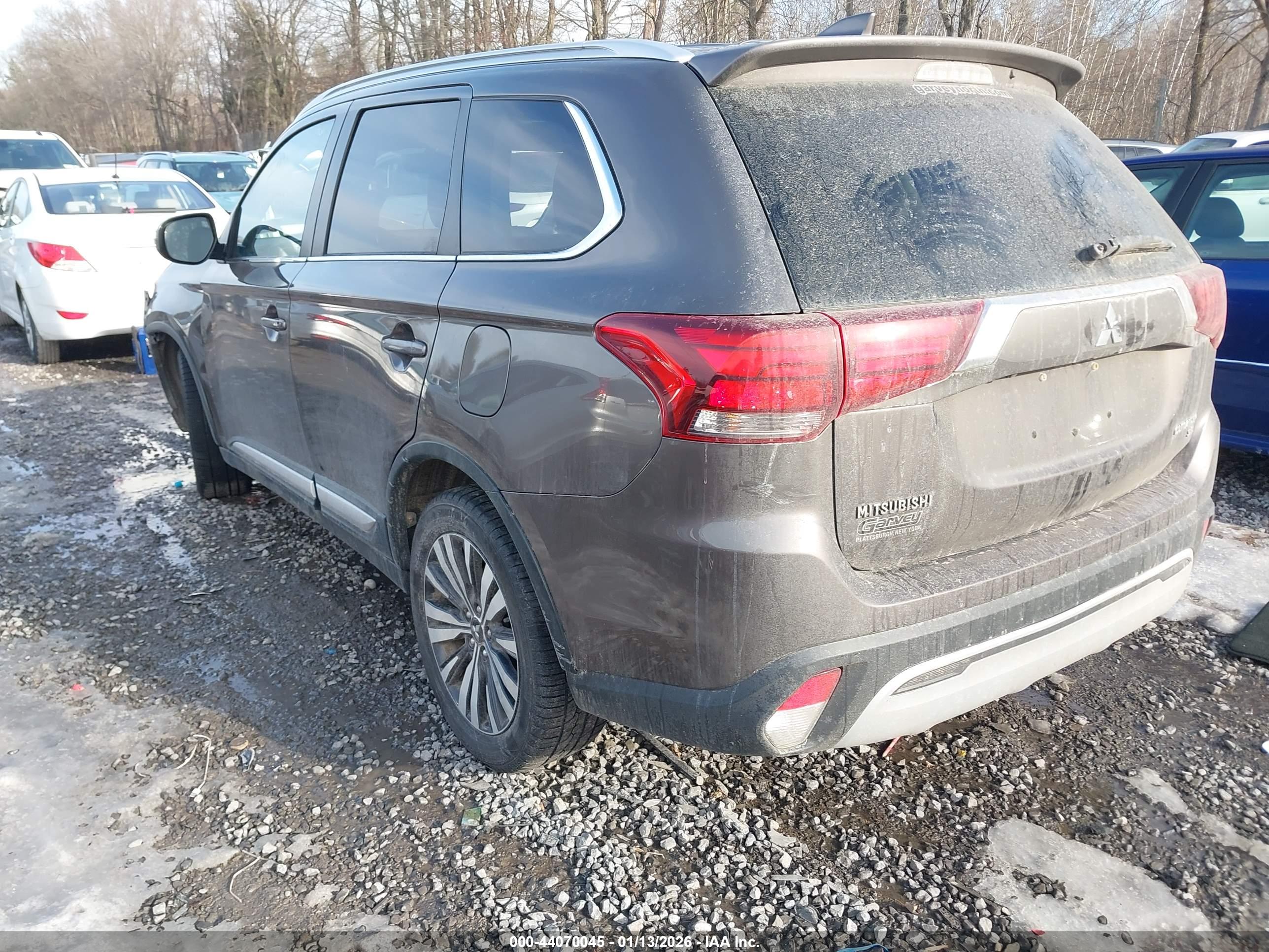 MITSUBISHI OUTLANDER image 3