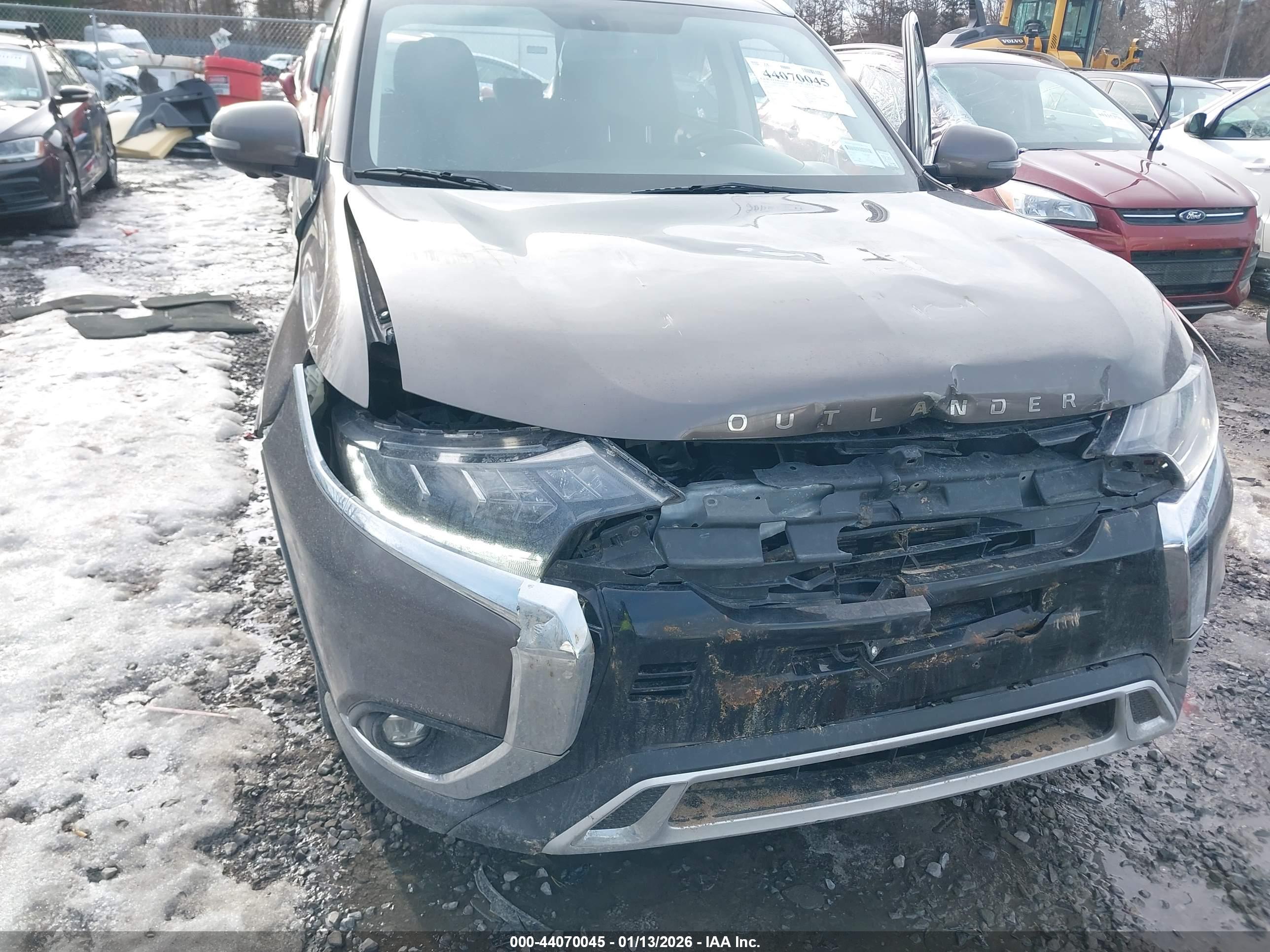 MITSUBISHI OUTLANDER image 6
