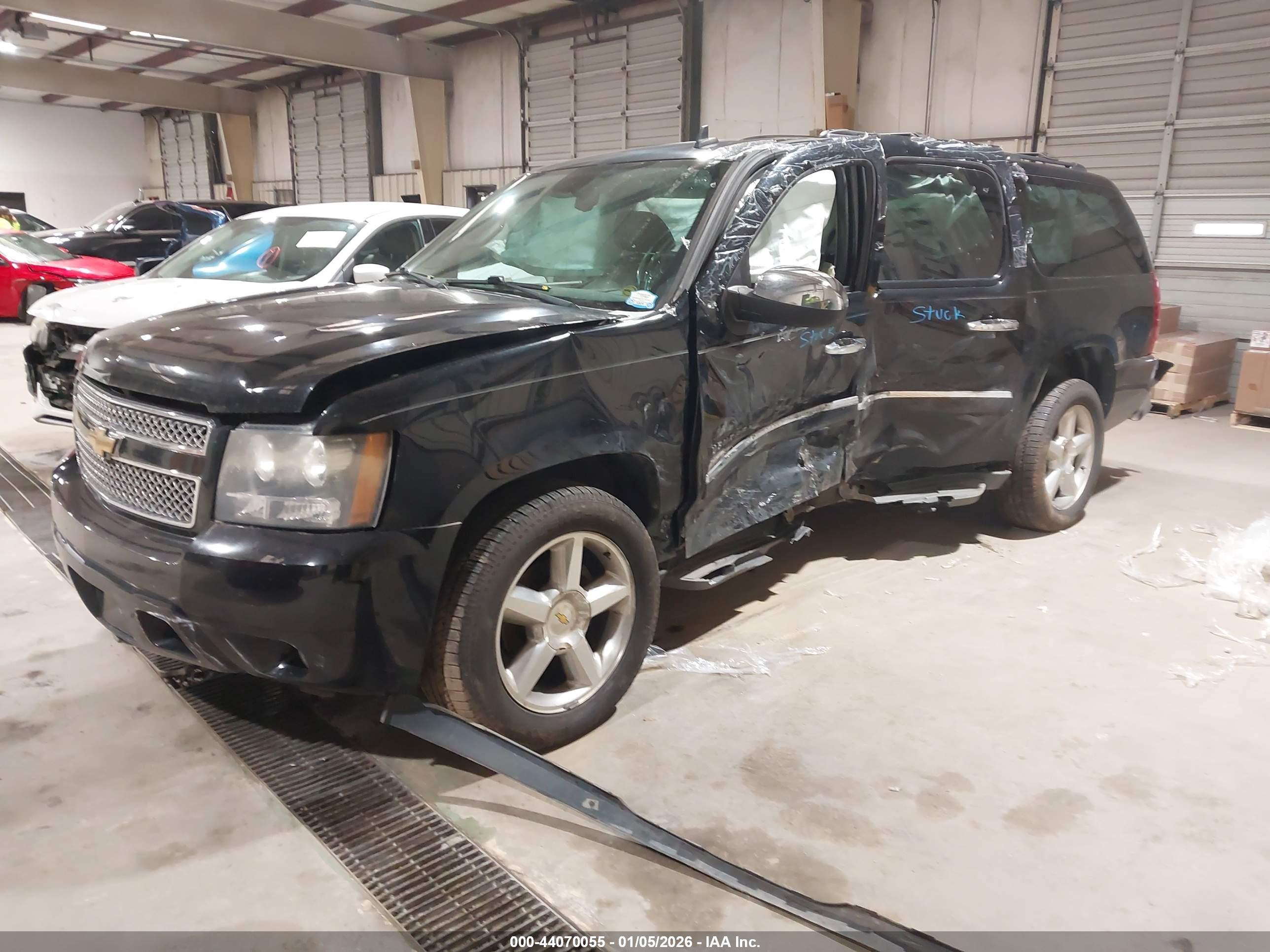 CHEVROLET SUBURBAN image 2