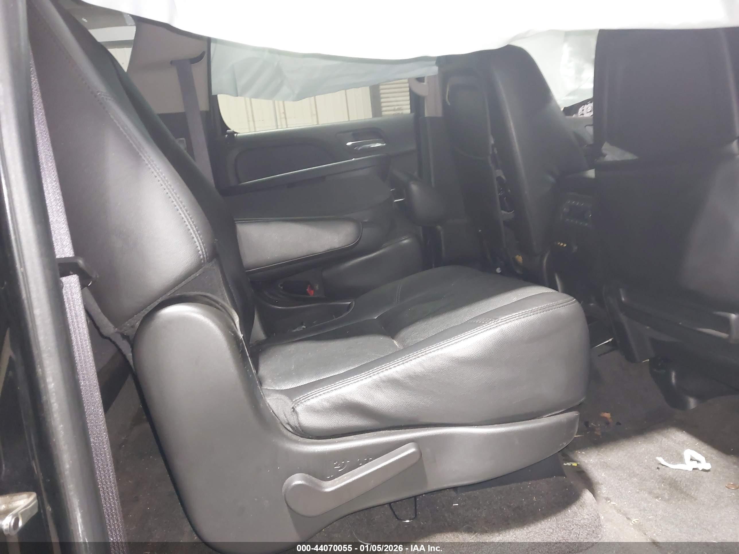 CHEVROLET SUBURBAN image 8