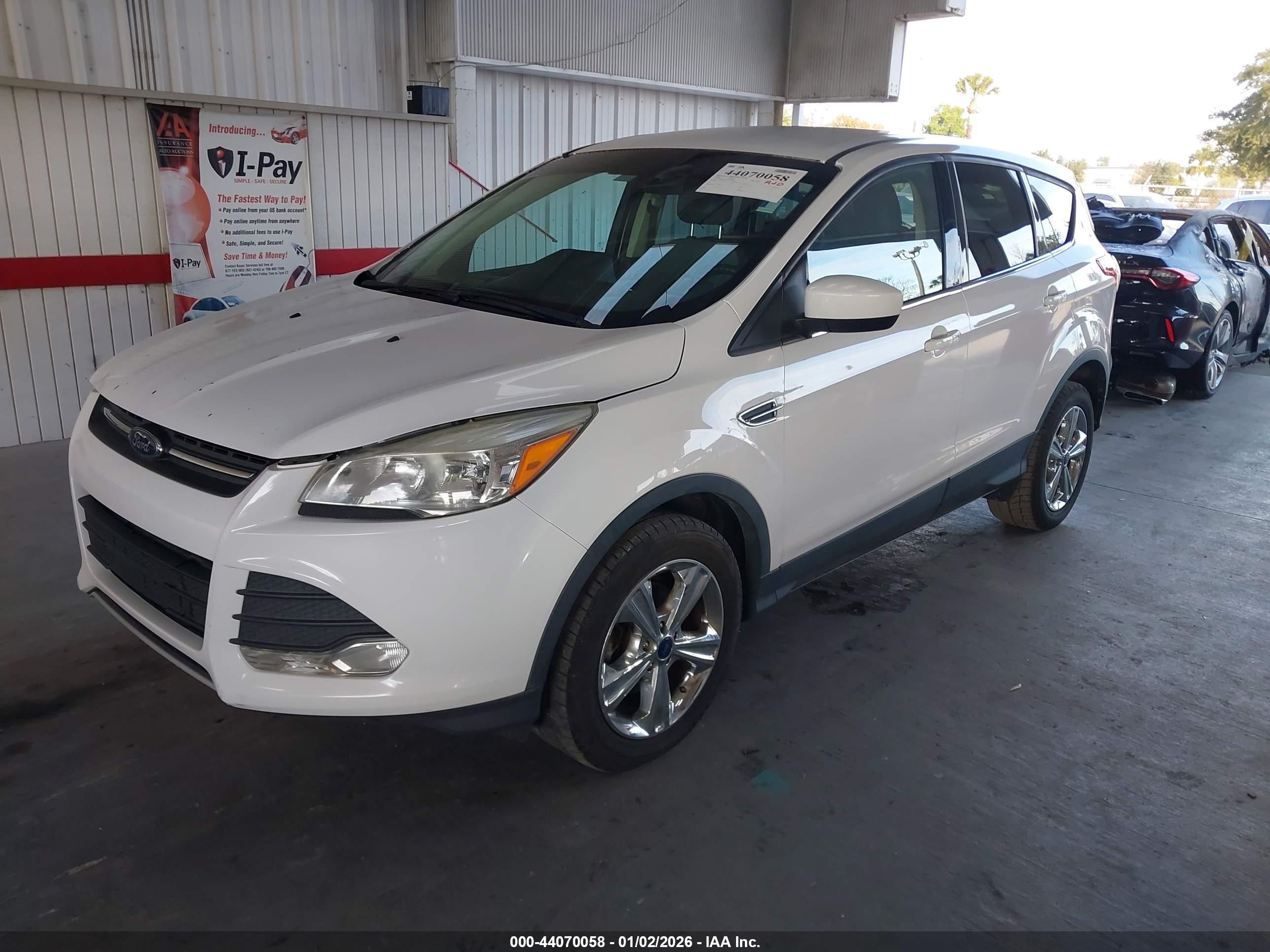 FORD ESCAPE image 2