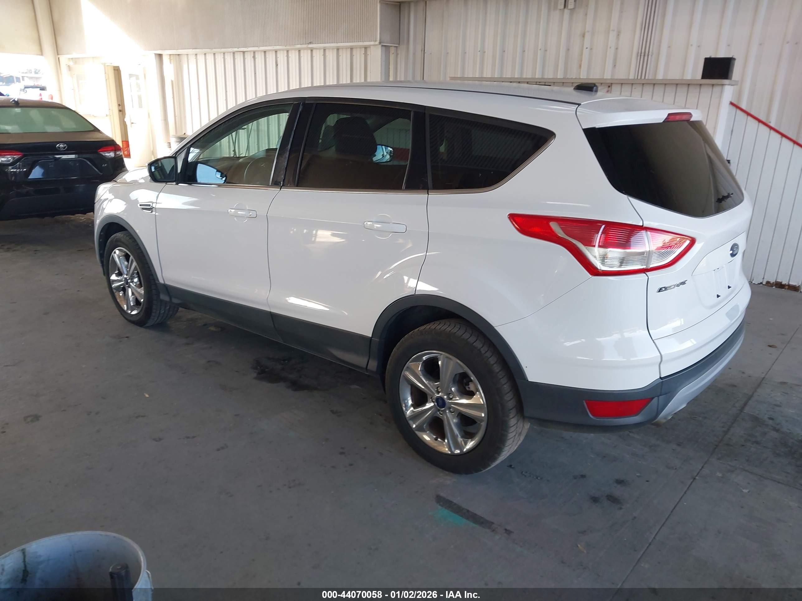 FORD ESCAPE image 3