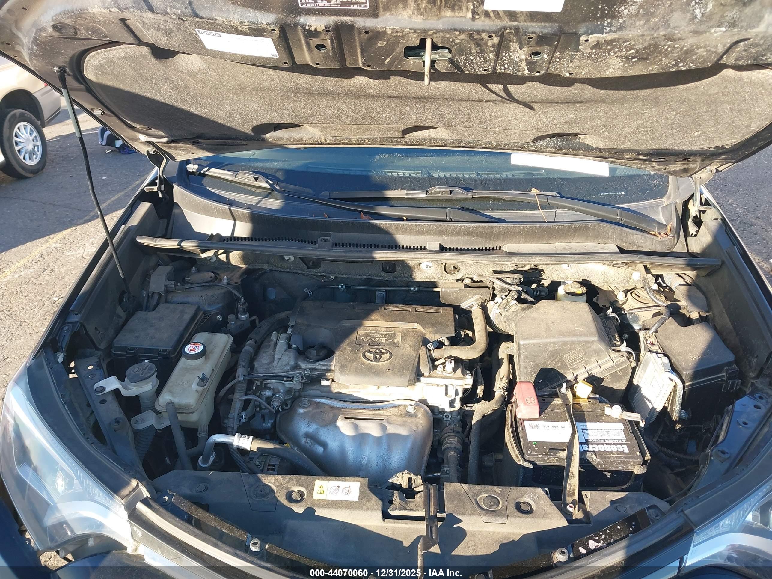 TOYOTA RAV4 image 10