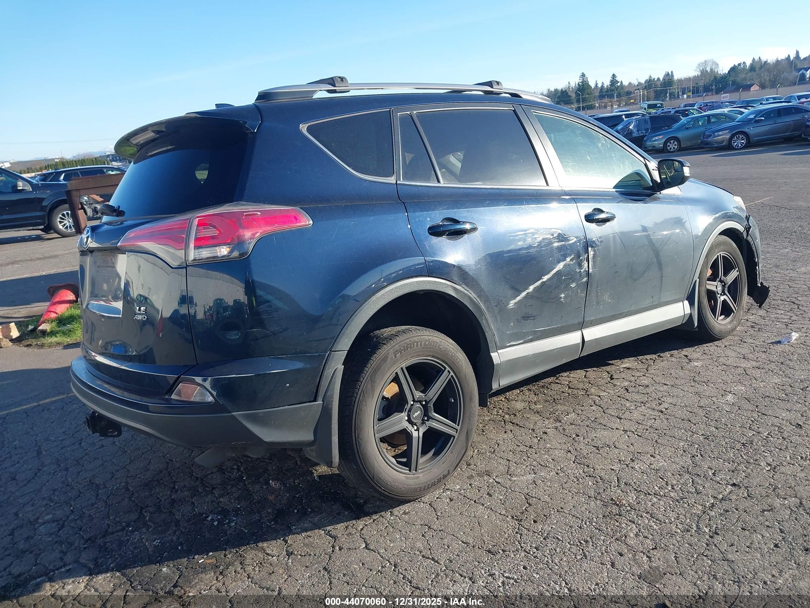 TOYOTA RAV4 image 4