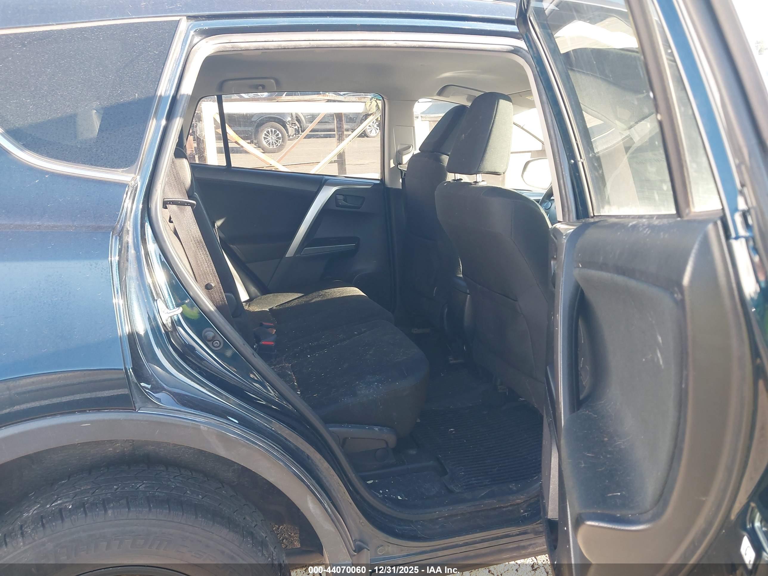 TOYOTA RAV4 image 8