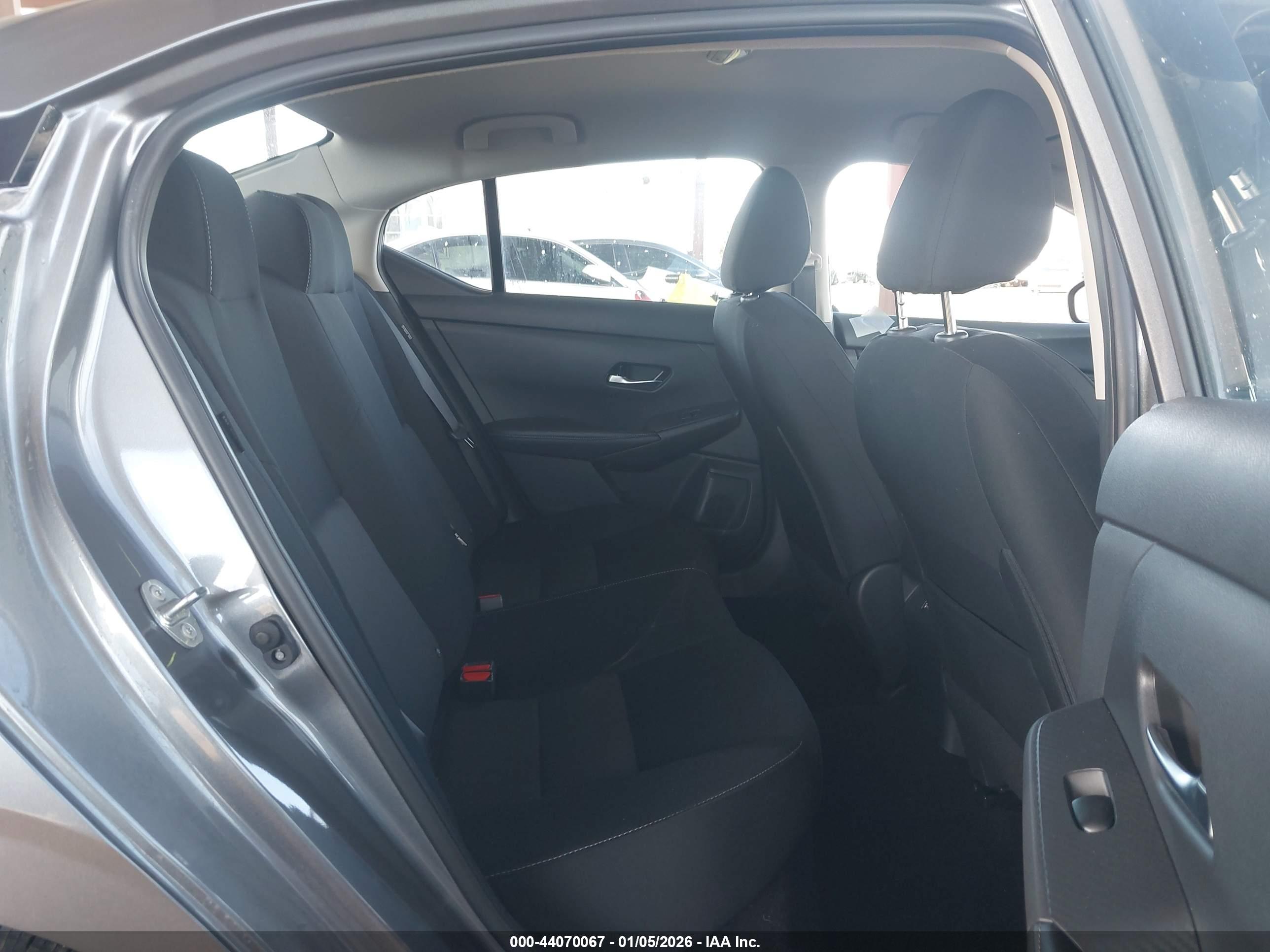 NISSAN SENTRA image 8