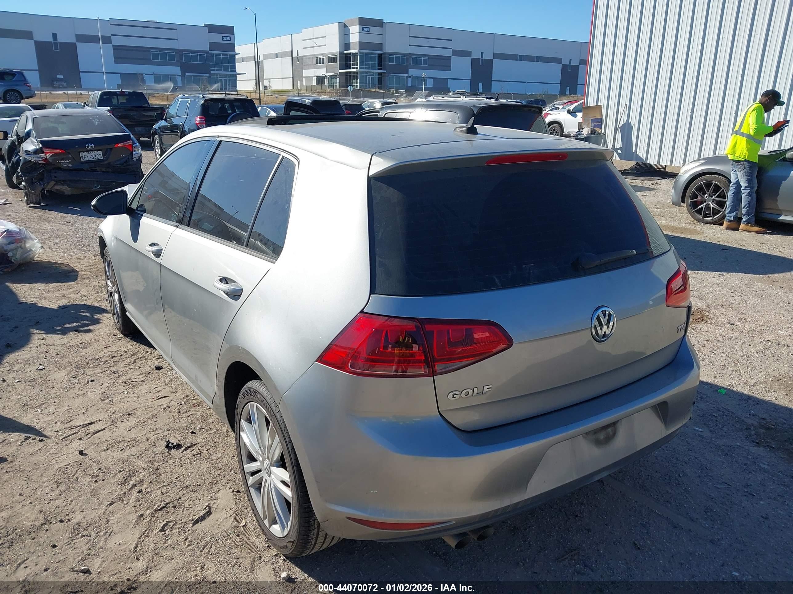VOLKSWAGEN GOLF image 3