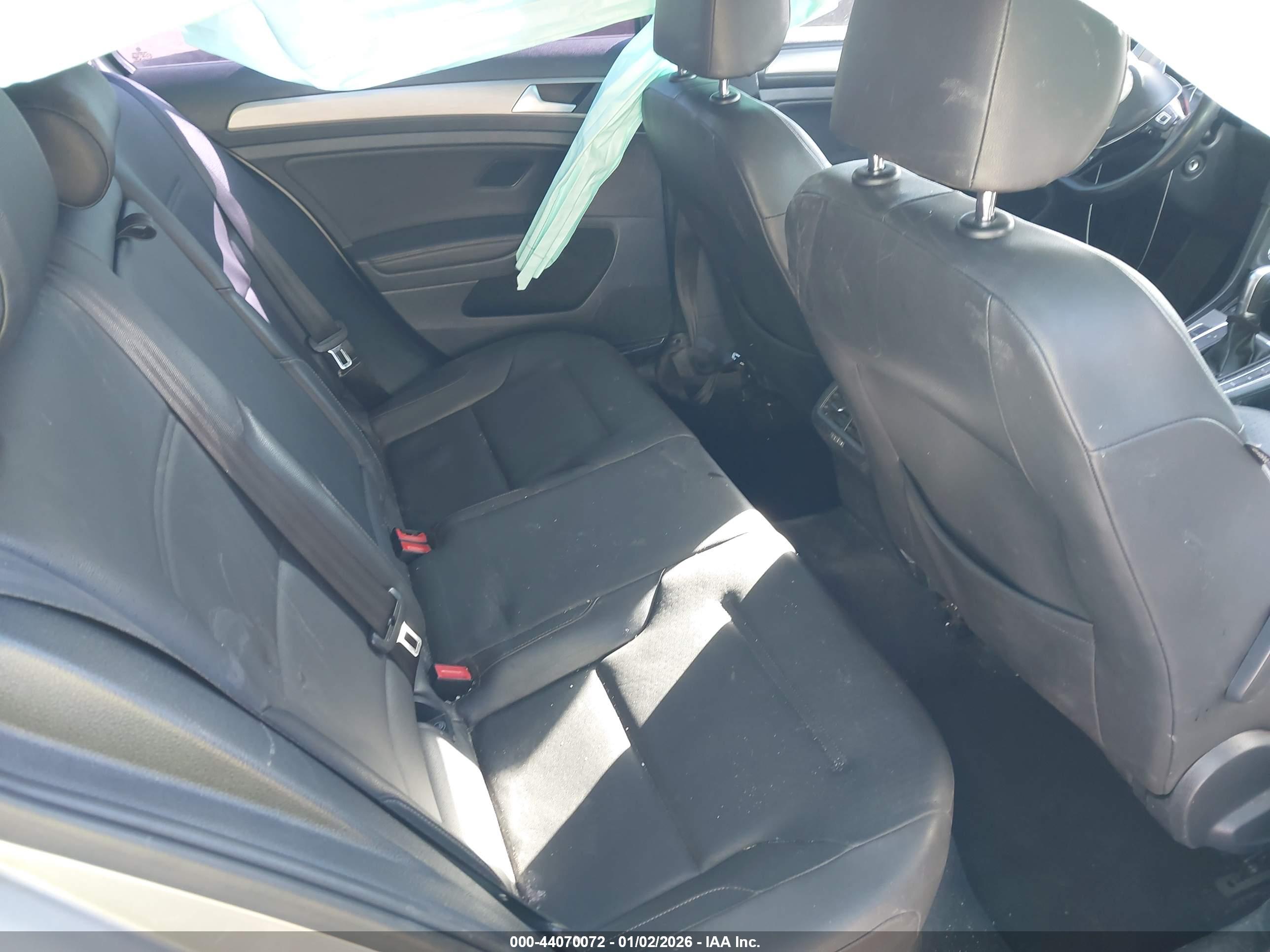 VOLKSWAGEN GOLF image 8