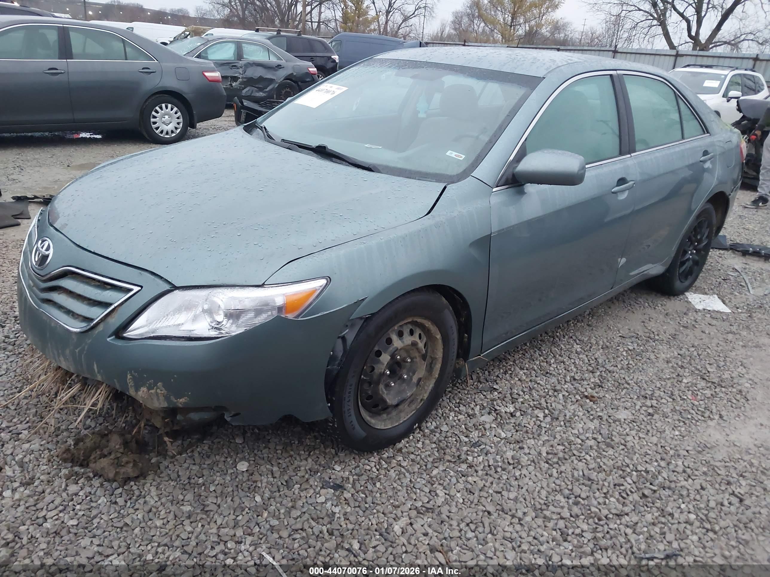 TOYOTA CAMRY image 2