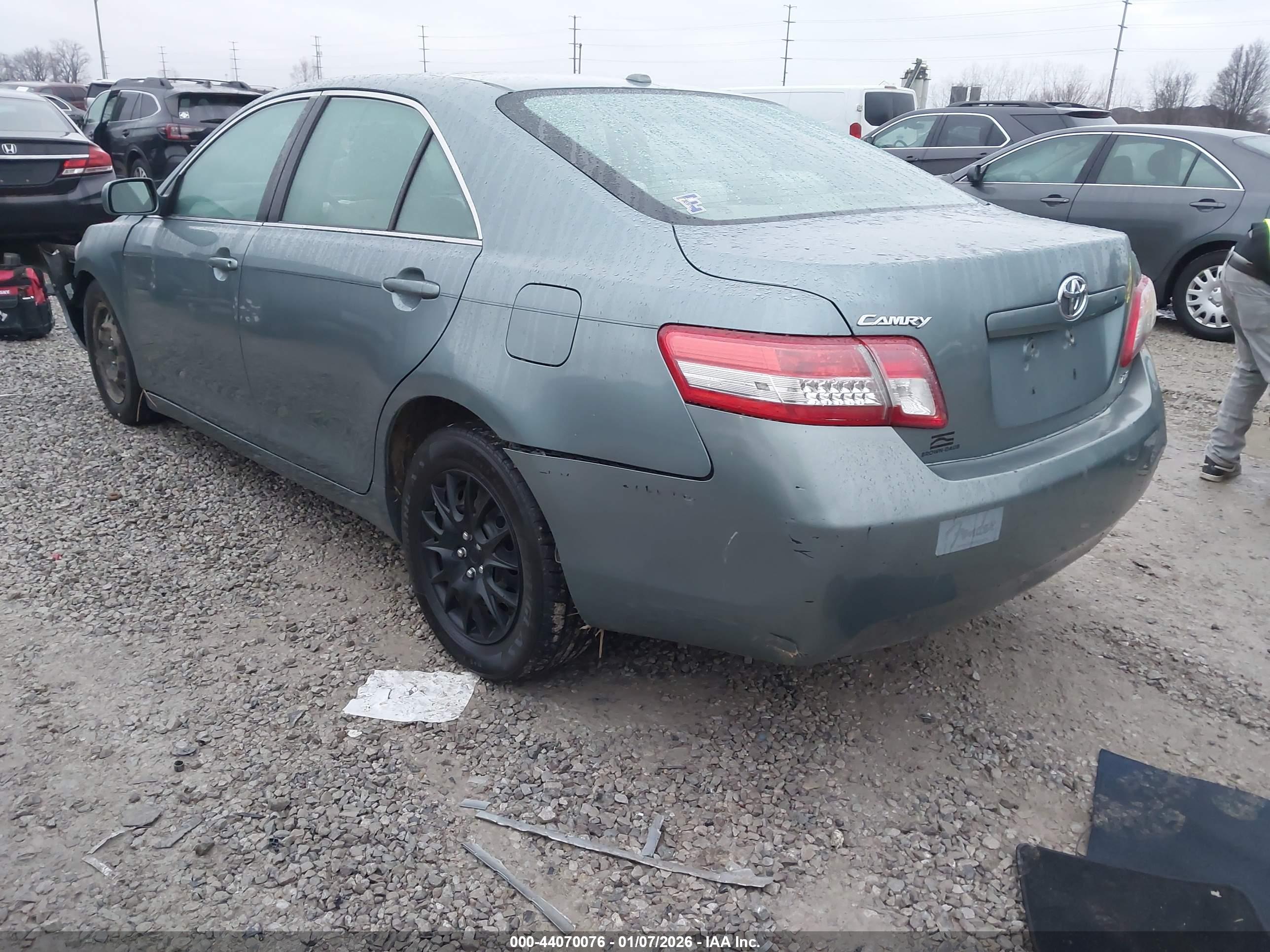 TOYOTA CAMRY image 3