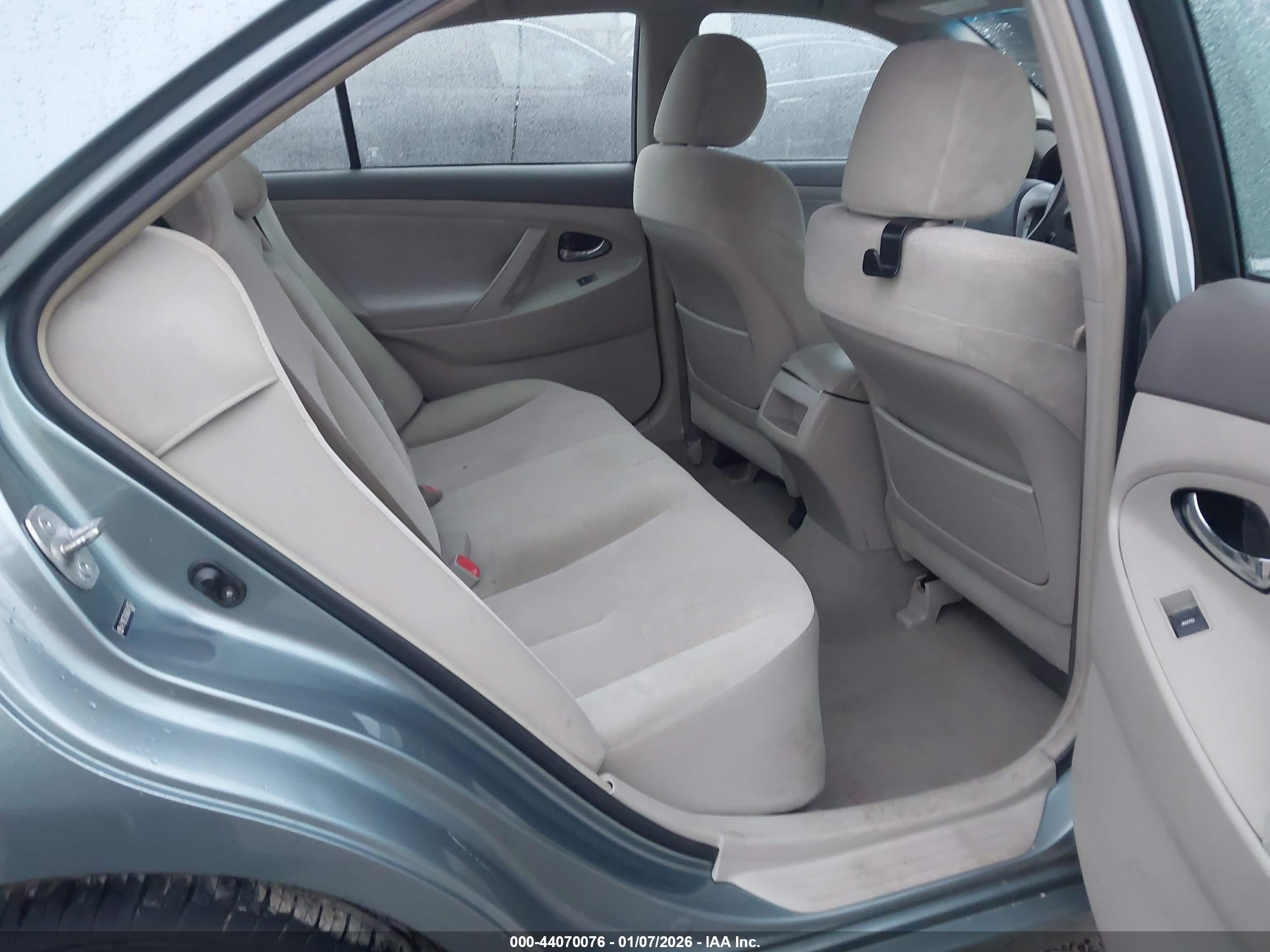 TOYOTA CAMRY image 8