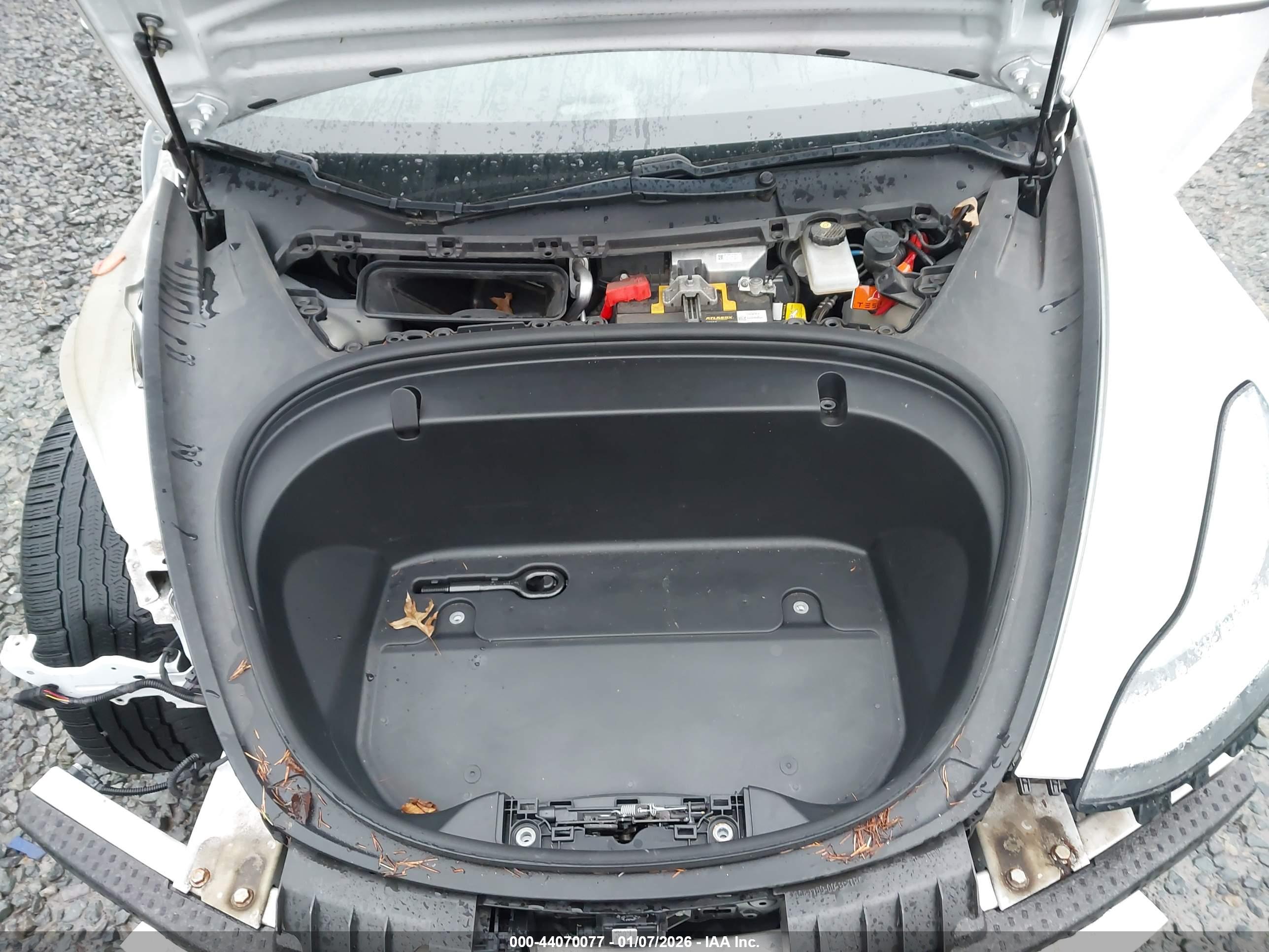 TESLA MODEL image 10