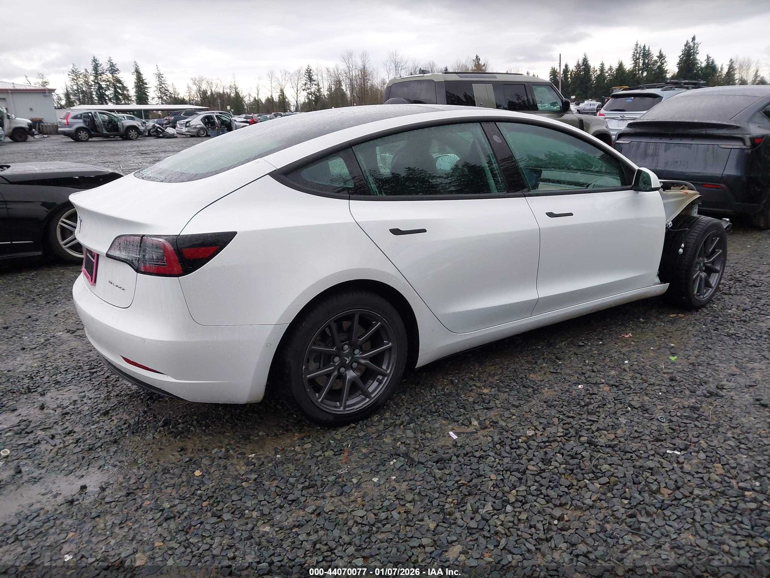 TESLA MODEL image 4