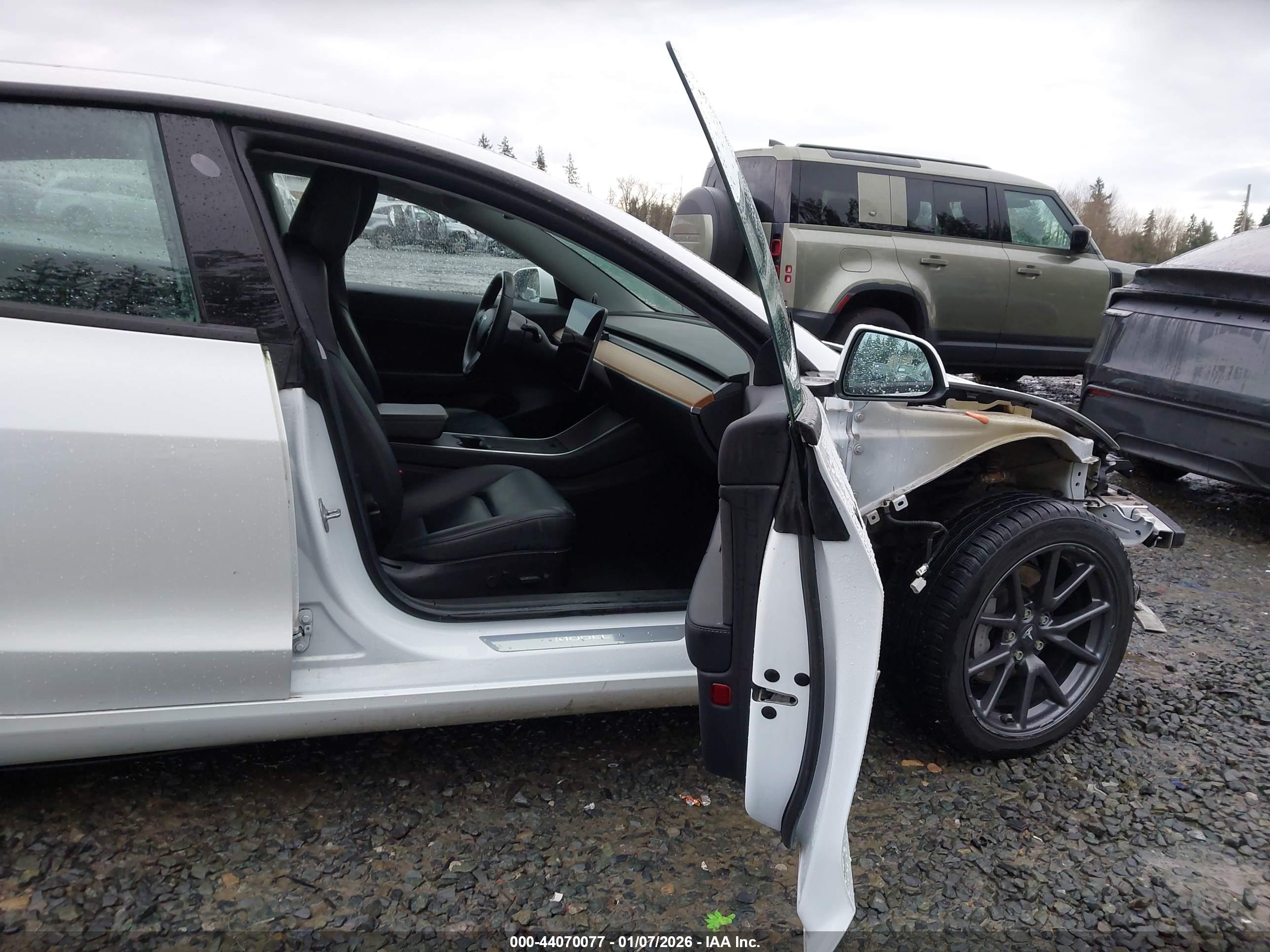 TESLA MODEL image 5