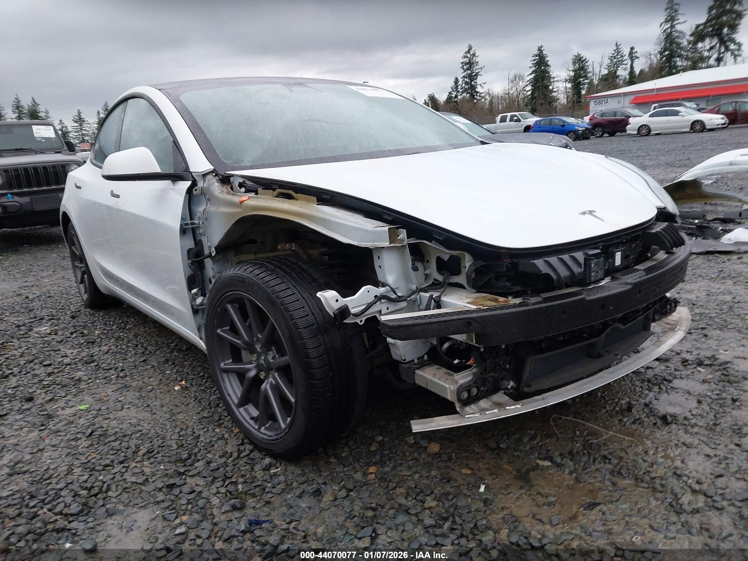 TESLA MODEL image 6