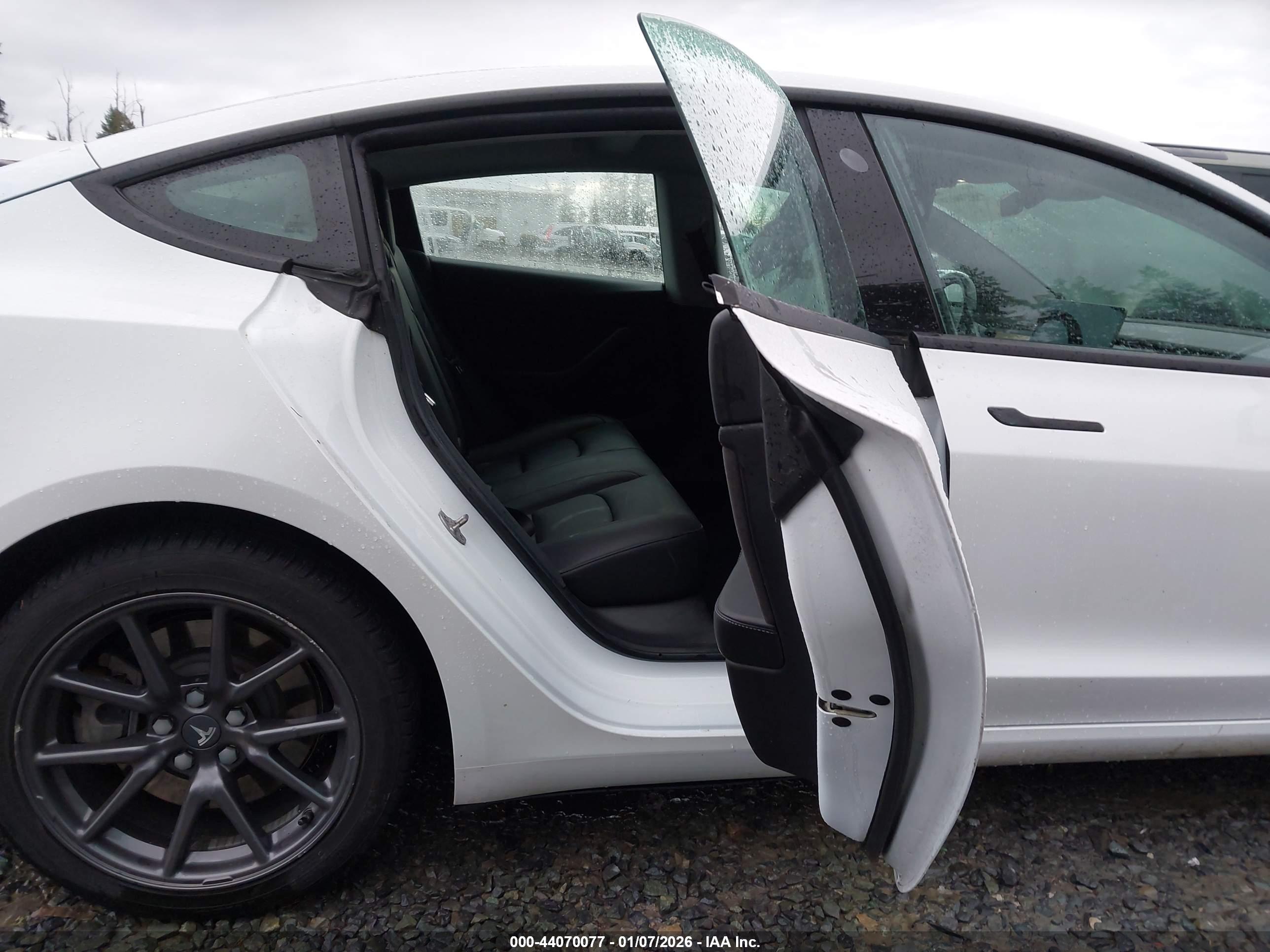 TESLA MODEL image 8
