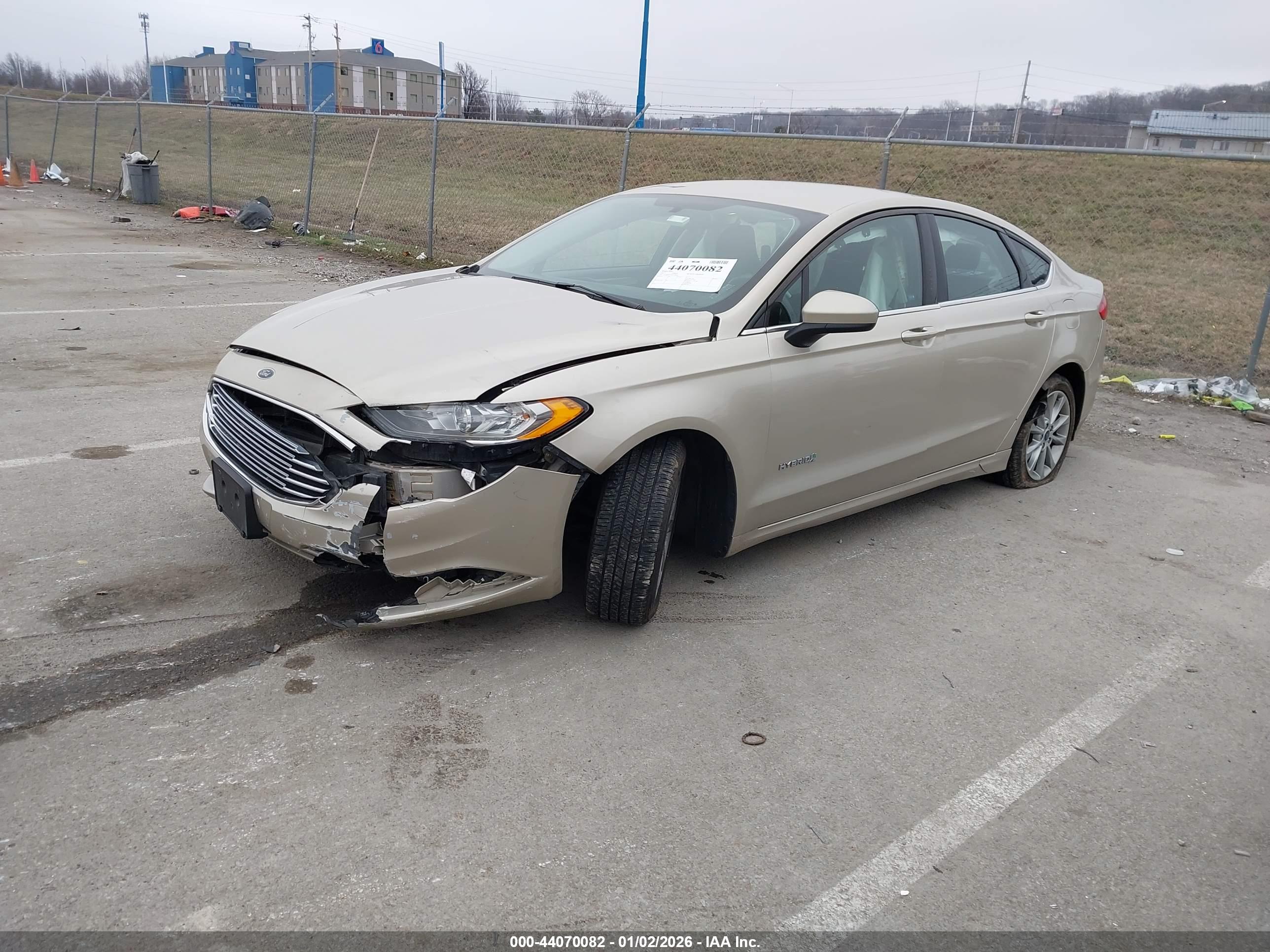 FORD FUSION image 2