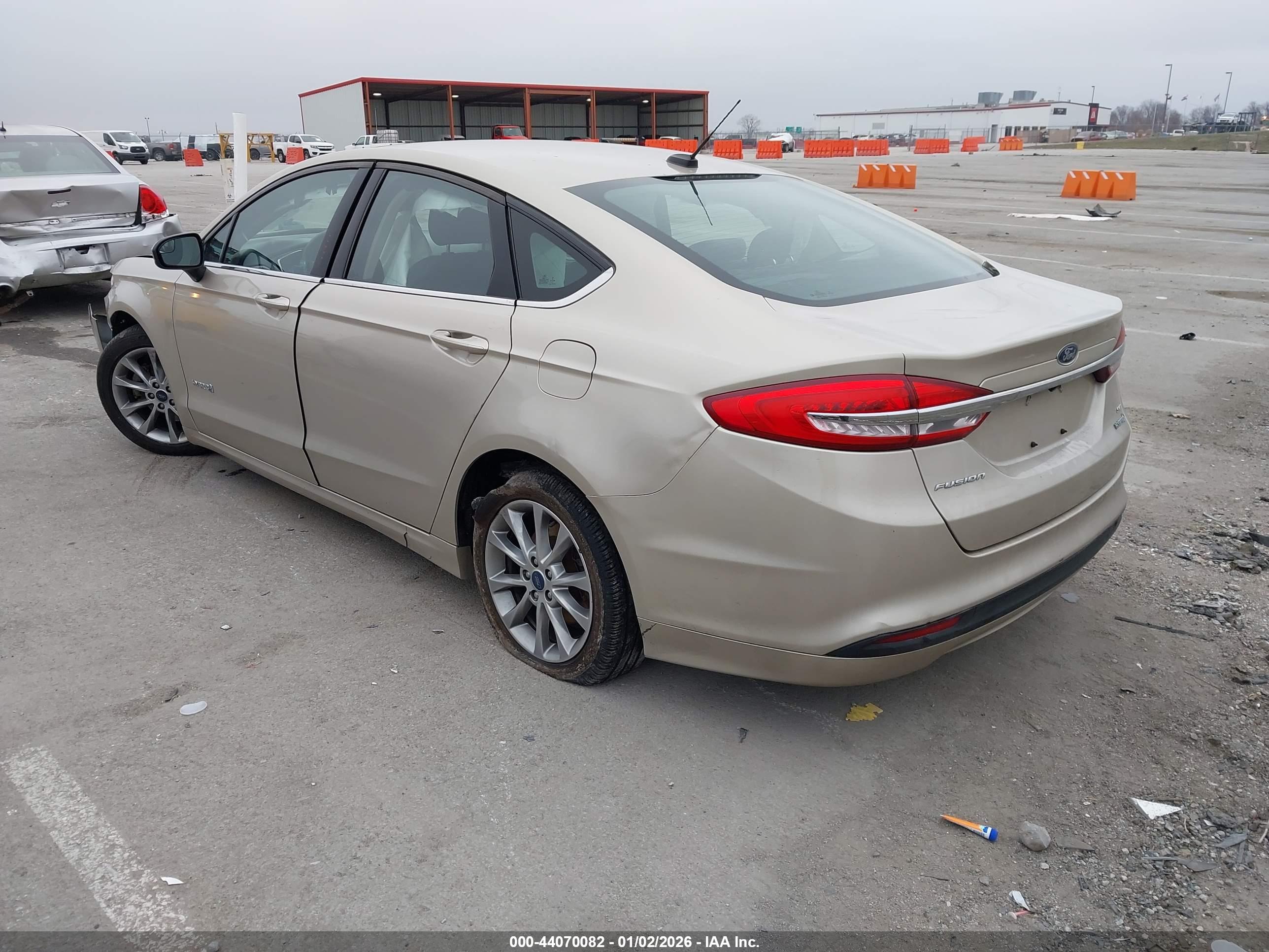 FORD FUSION image 3