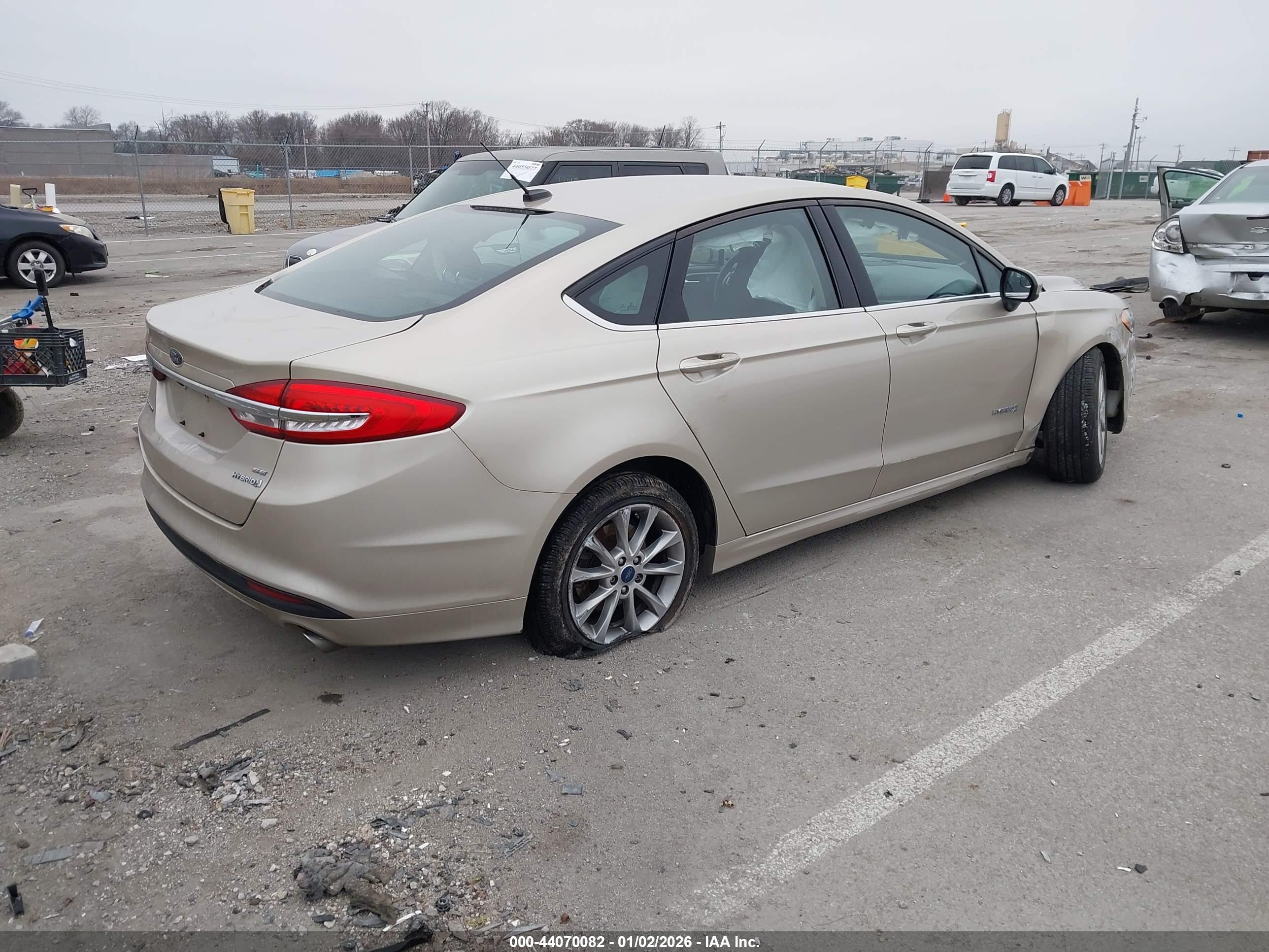 FORD FUSION image 4