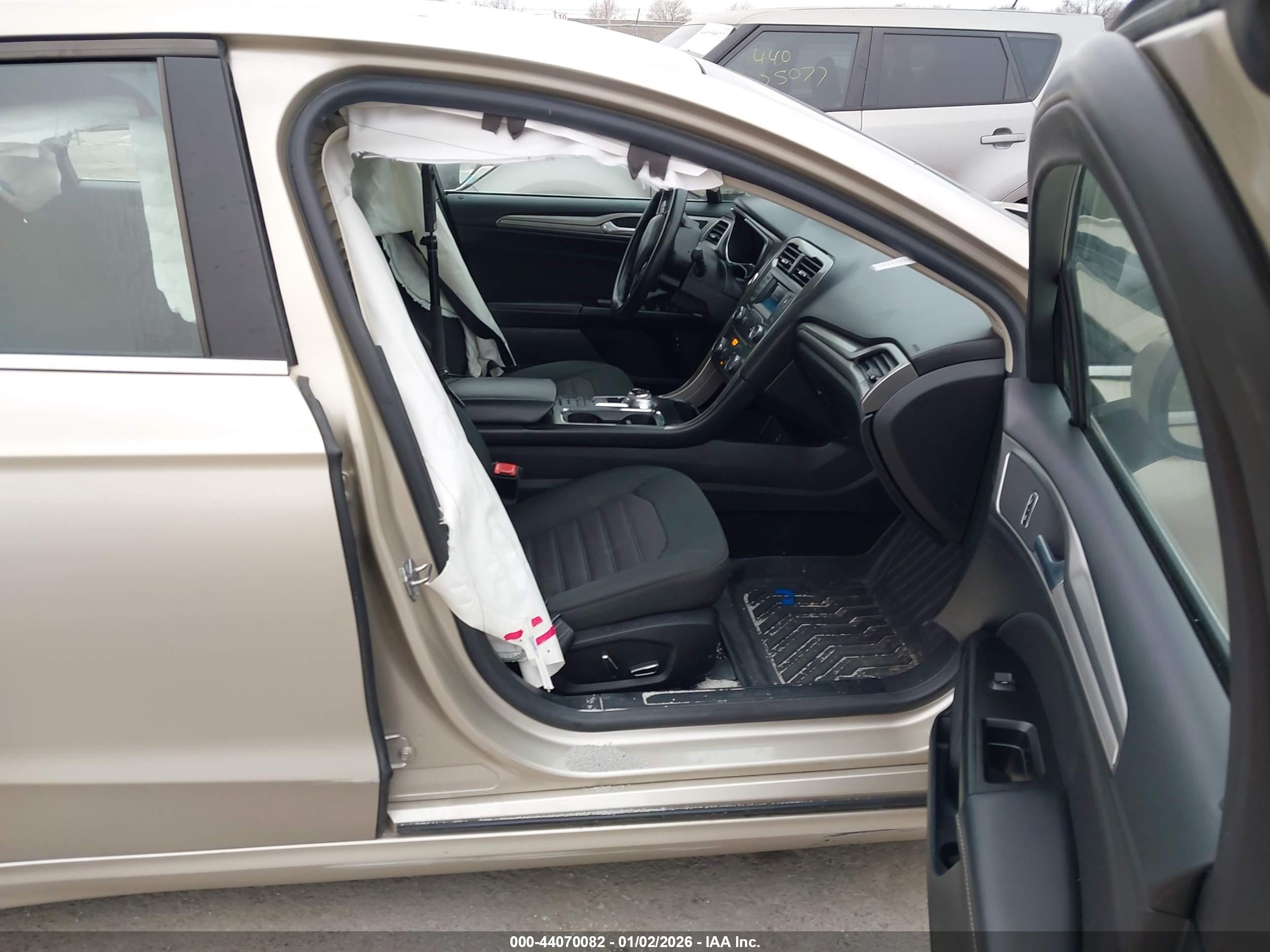 FORD FUSION image 5