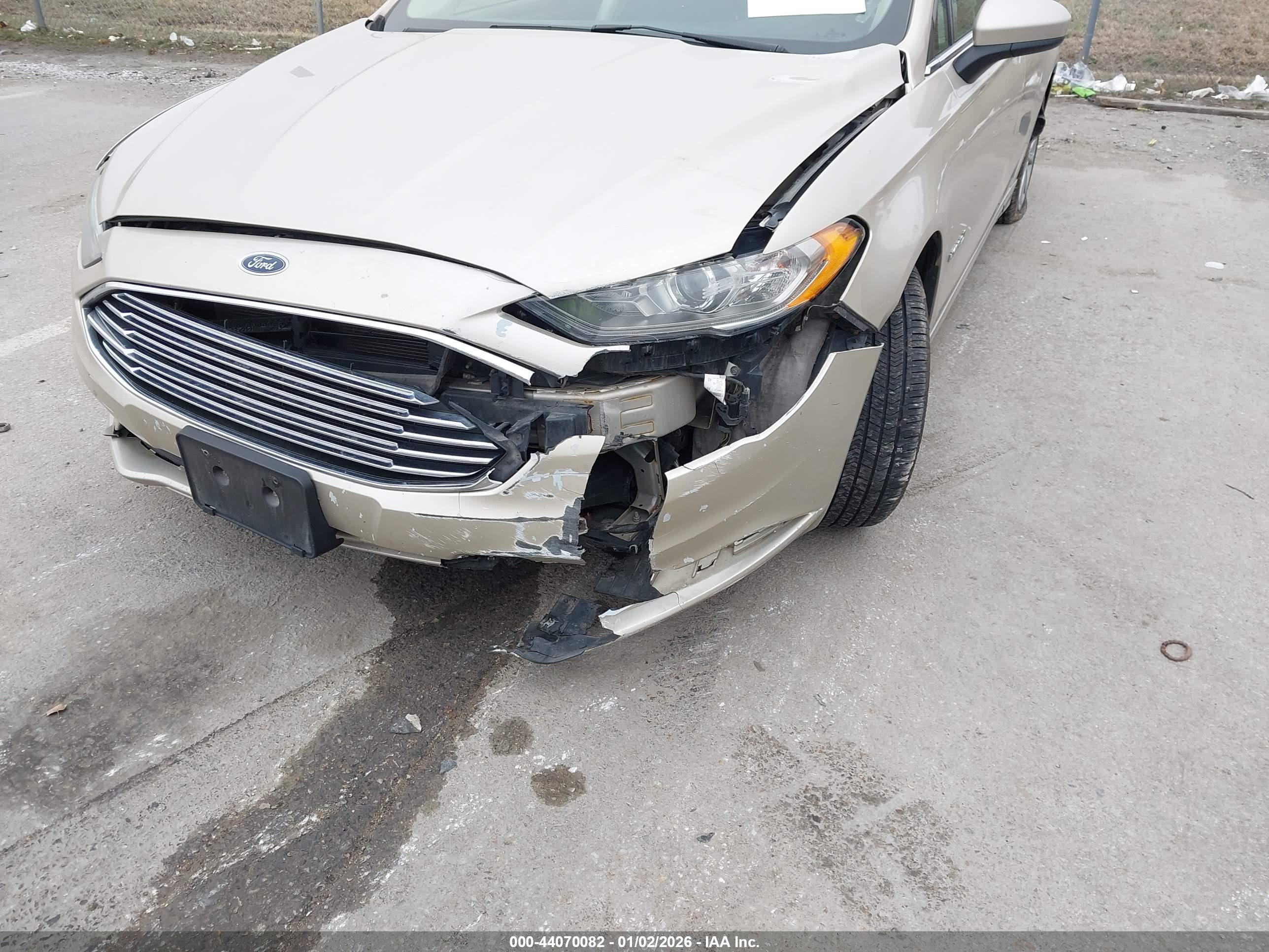 FORD FUSION image 6