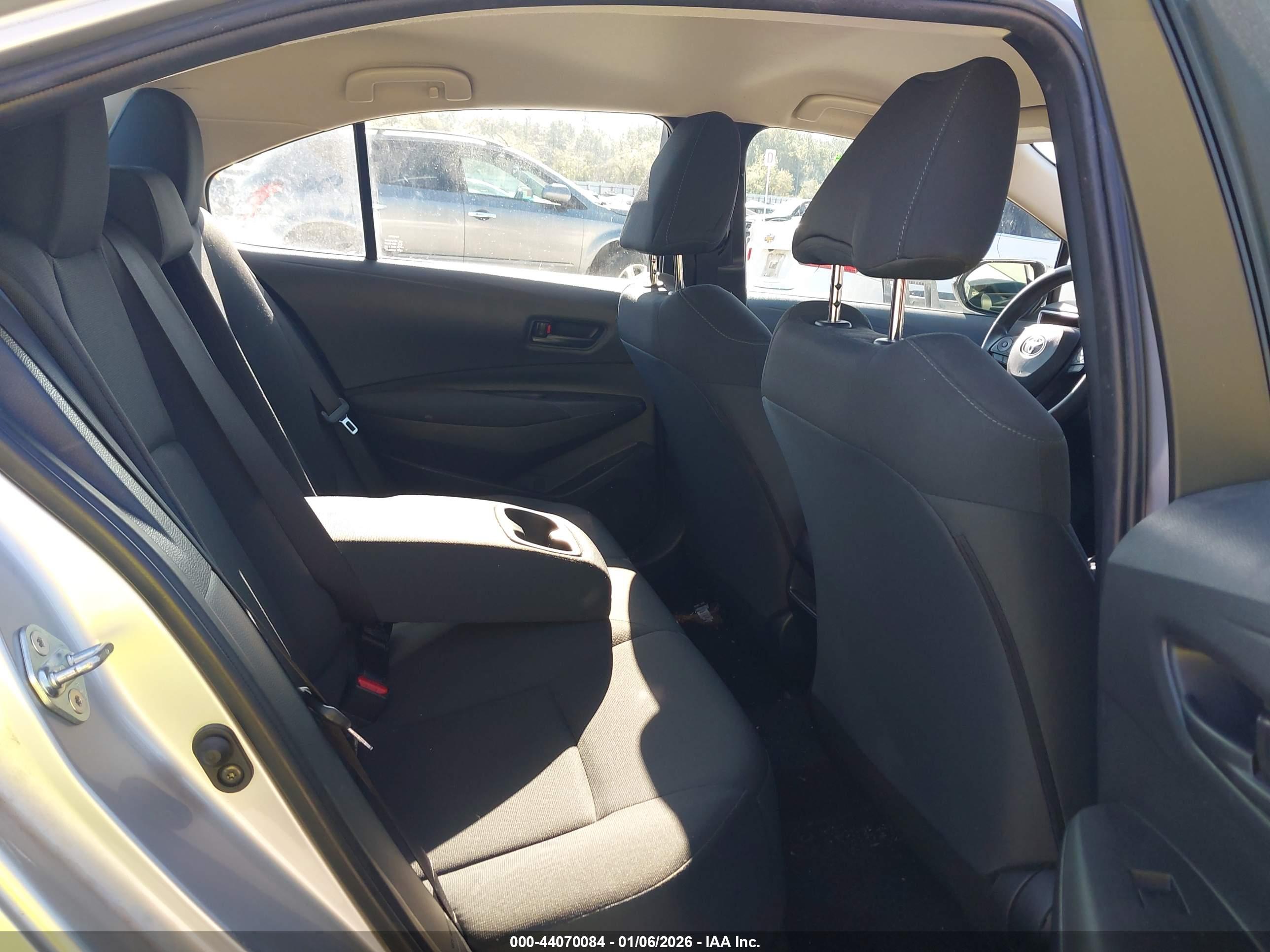 TOYOTA COROLLA image 8