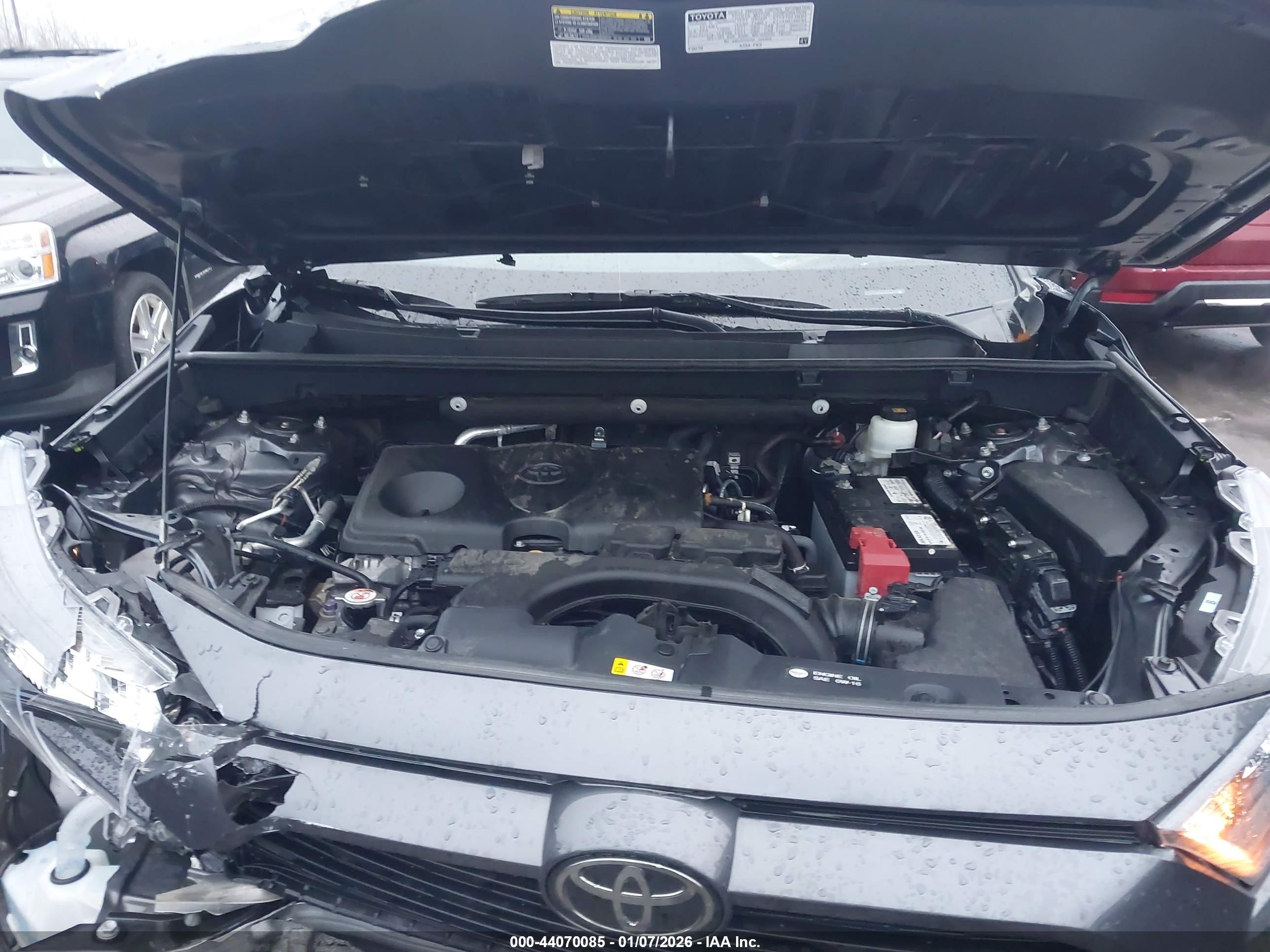 TOYOTA RAV4 image 10