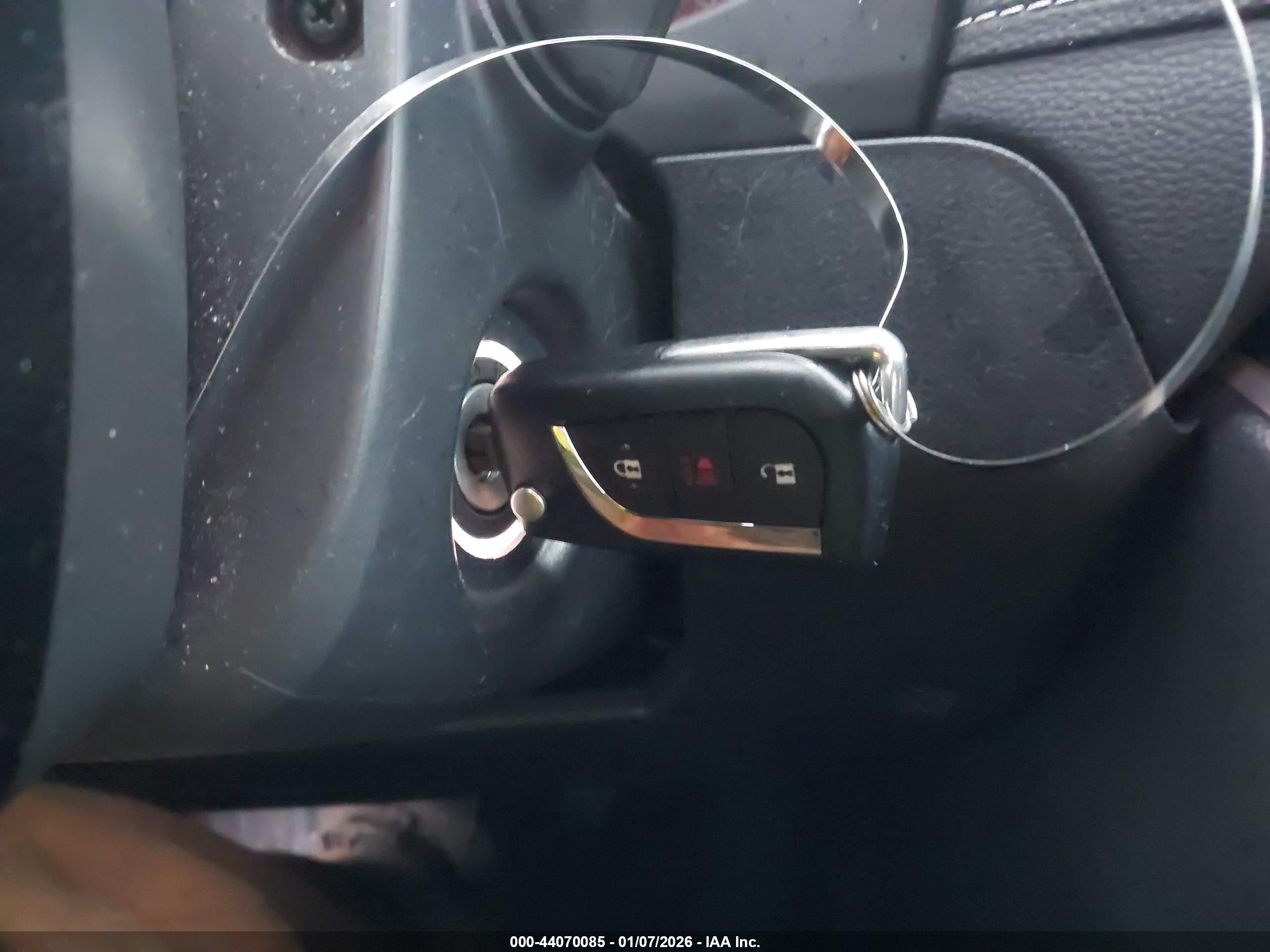 TOYOTA RAV4 image 11