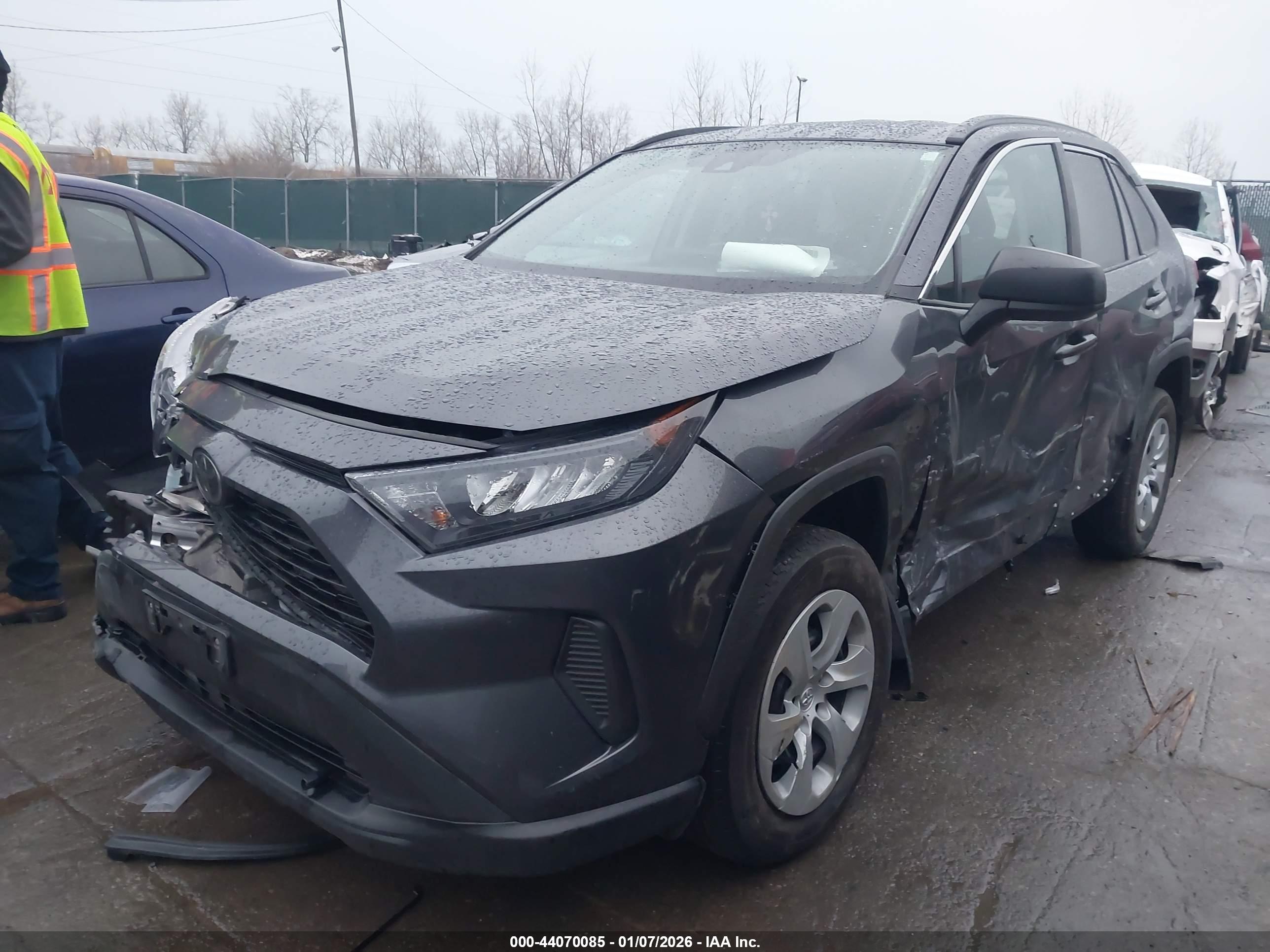 TOYOTA RAV4 image 2