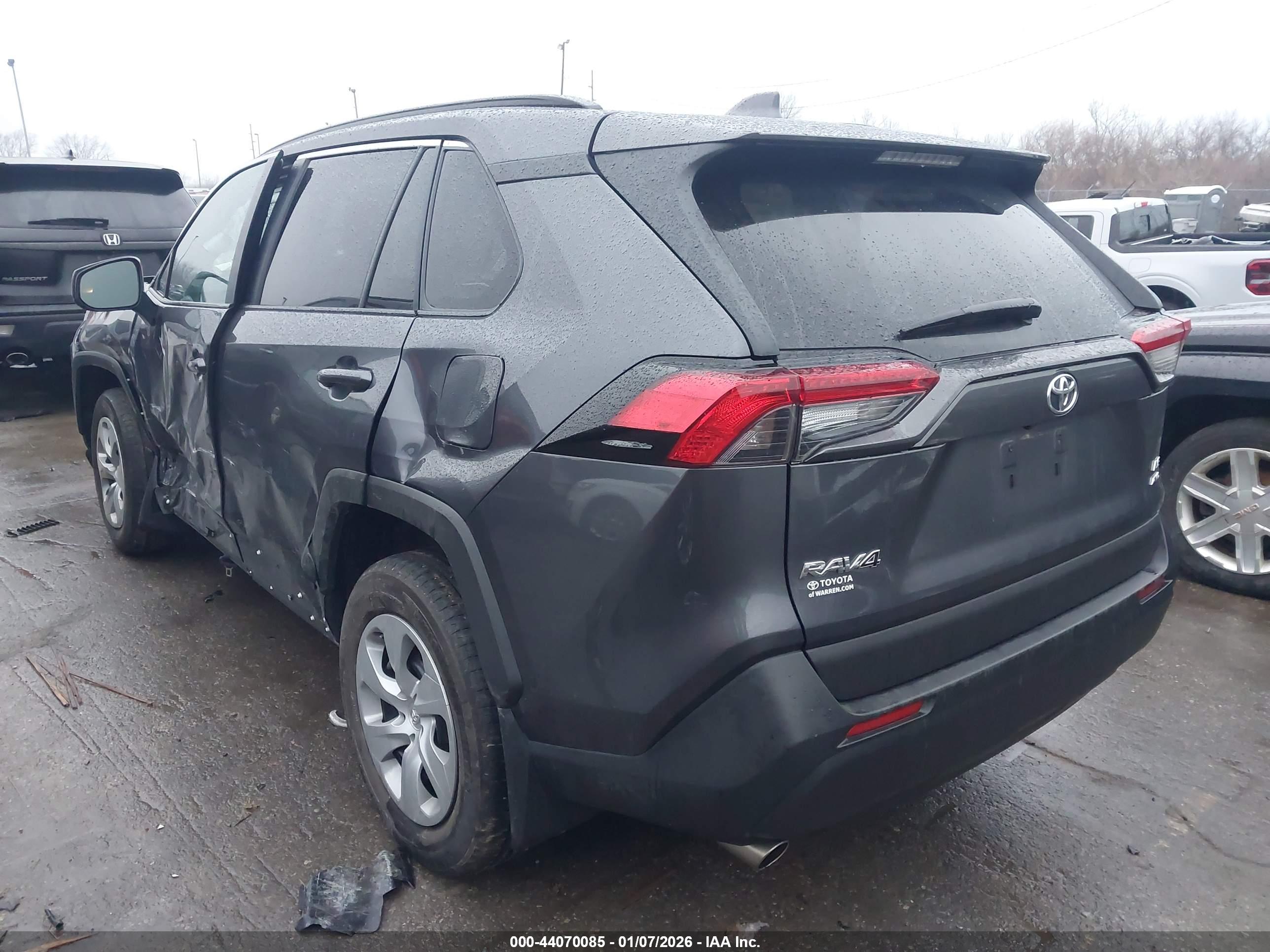 TOYOTA RAV4 image 3