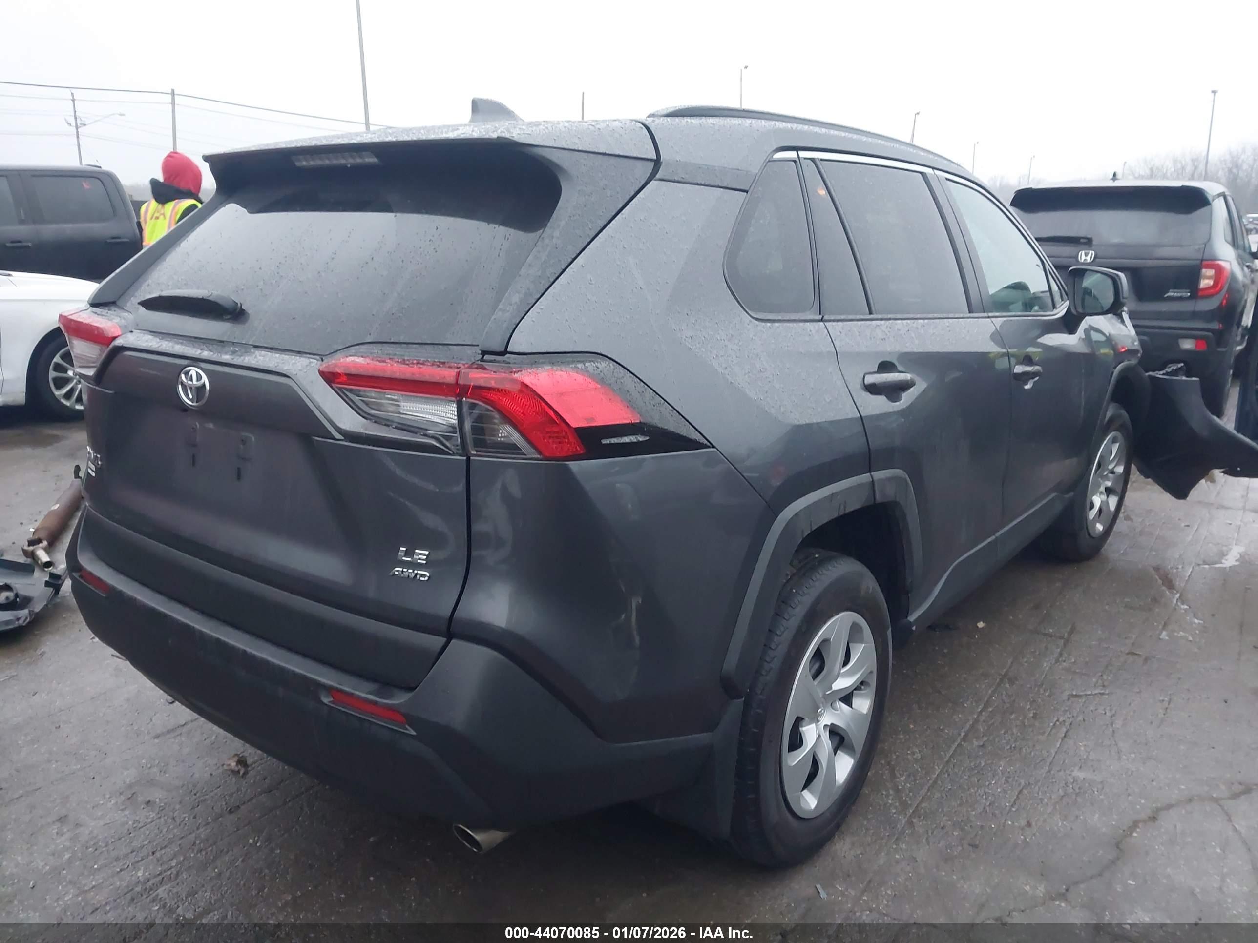 TOYOTA RAV4 image 4
