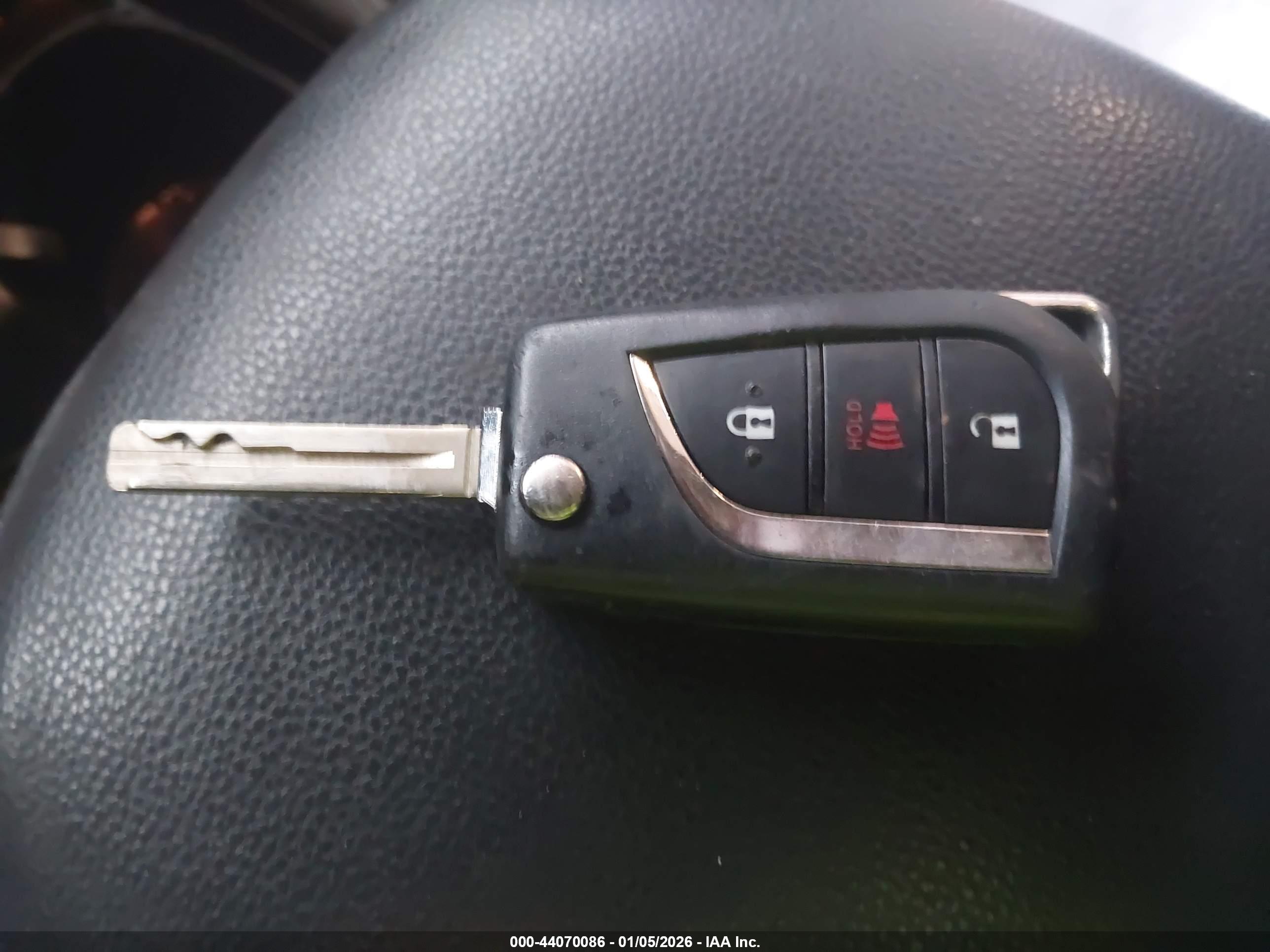 TOYOTA RAV4 image 11