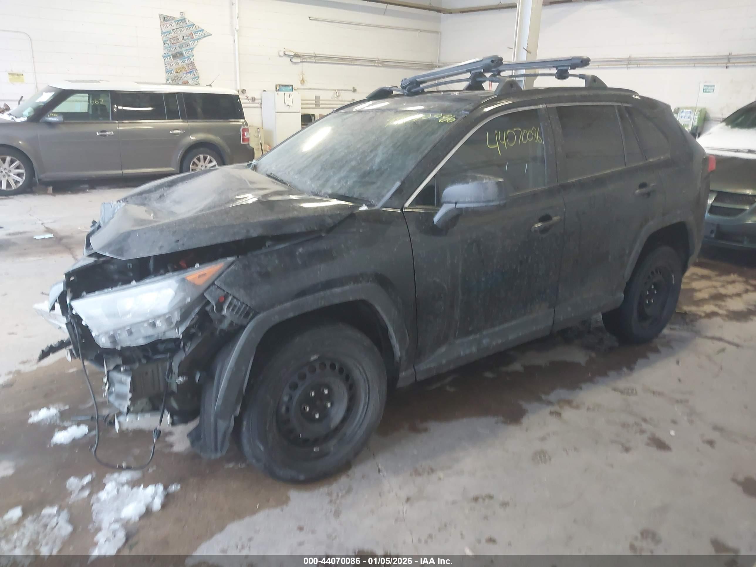 TOYOTA RAV4 image 2