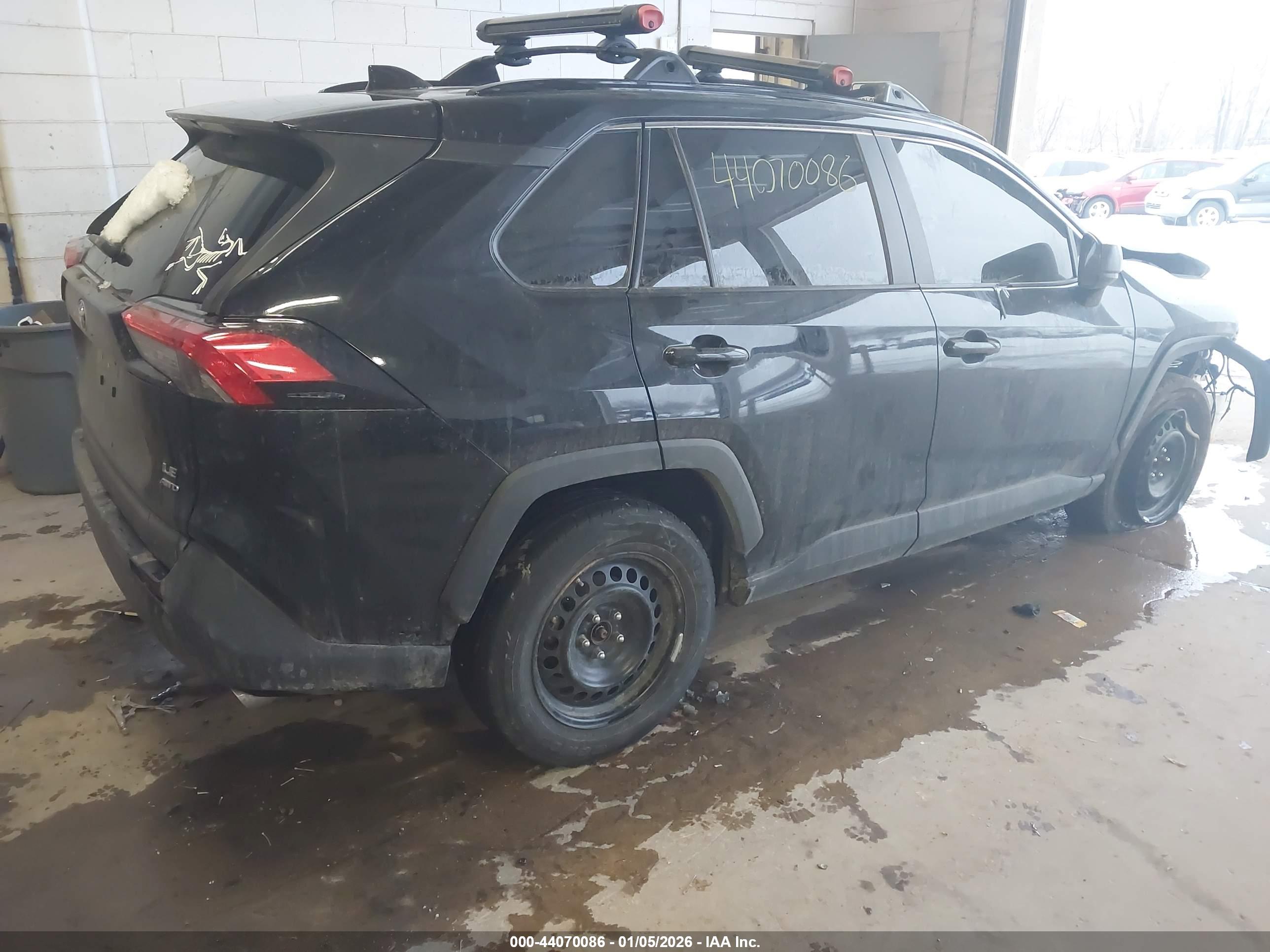 TOYOTA RAV4 image 4