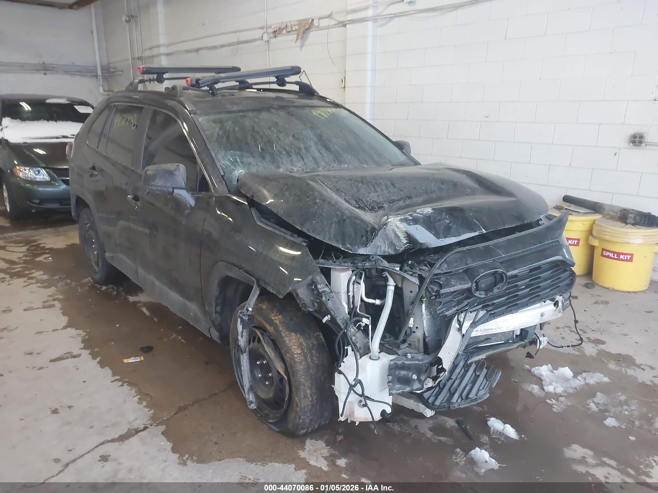 TOYOTA RAV4 image 6