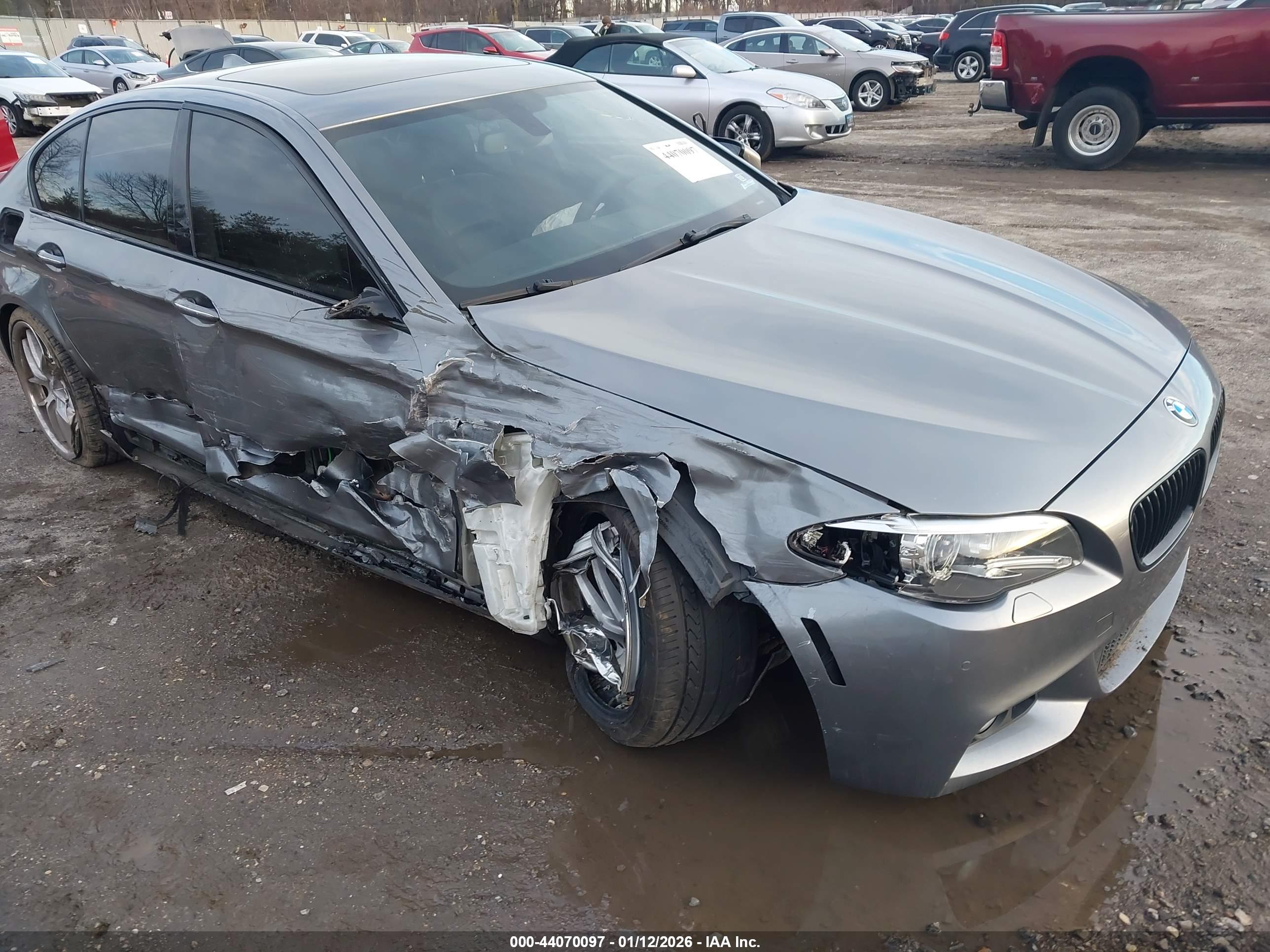 BMW 528I image 6